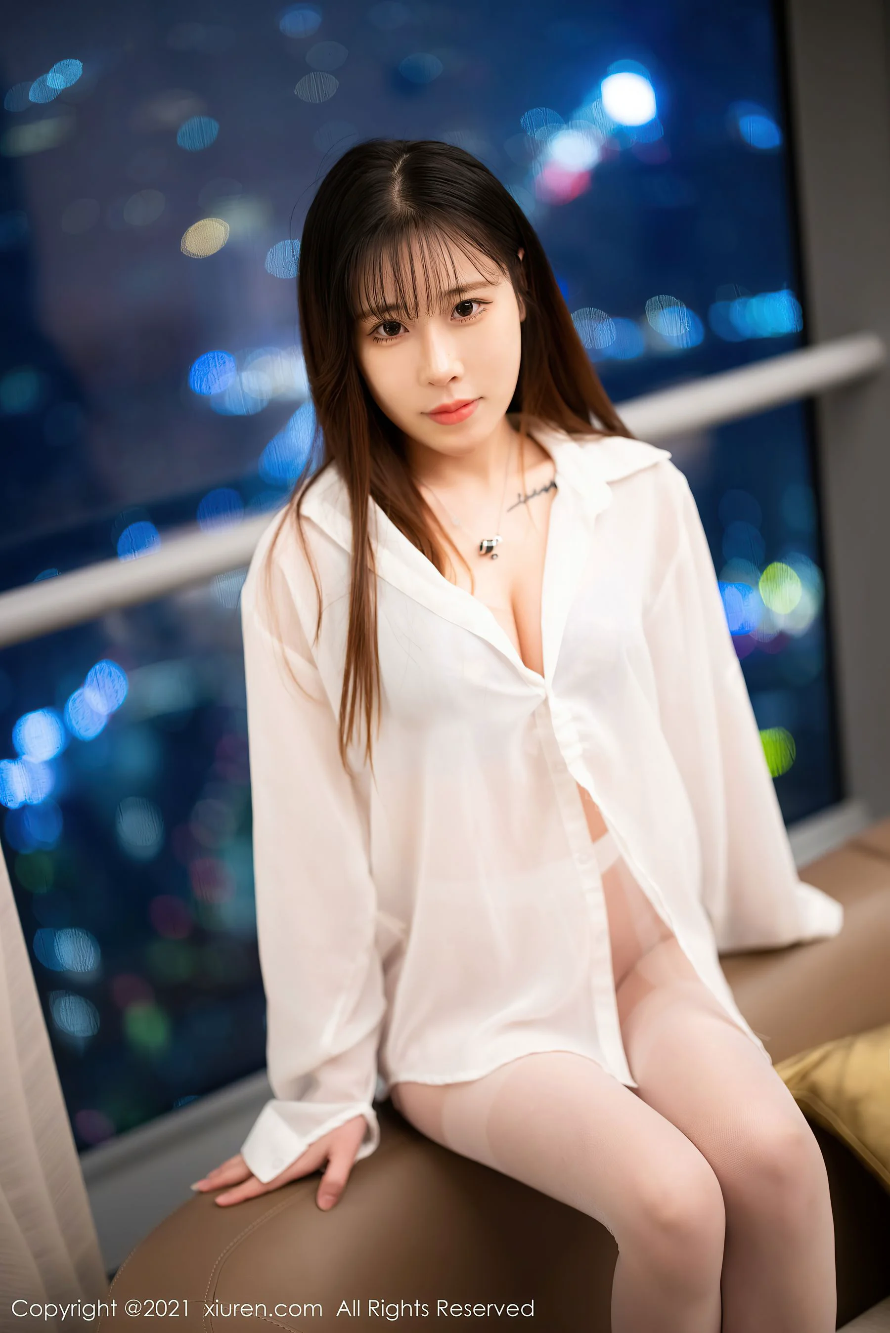 [秀人XiuRen] No.3832 甜熙Dora – 经典的白衬衫与极致丝袜系列 - 爱照片