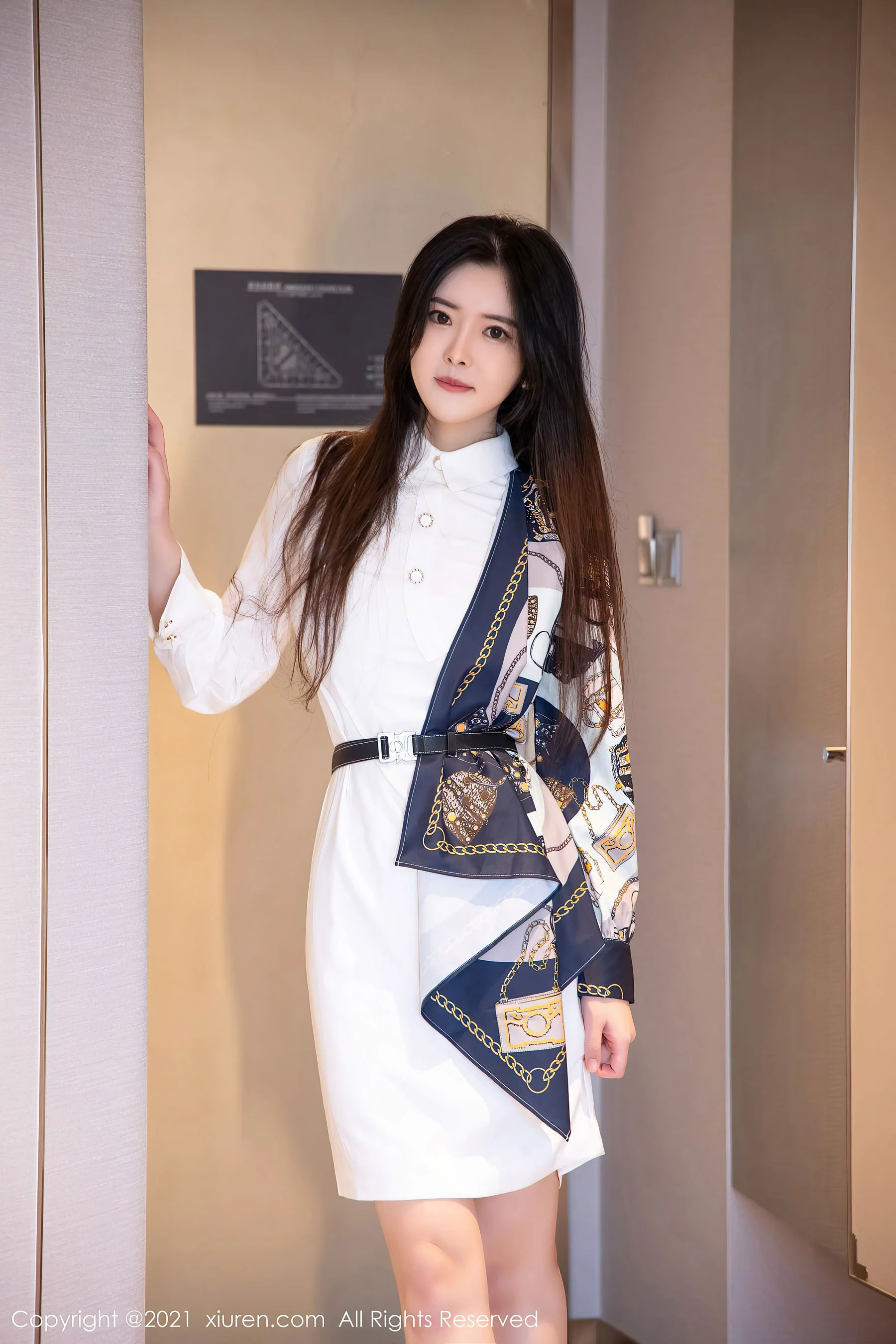 [秀人XiuRen] No.3975 白露小猪 – 洁白动人的服饰 - 爱照片