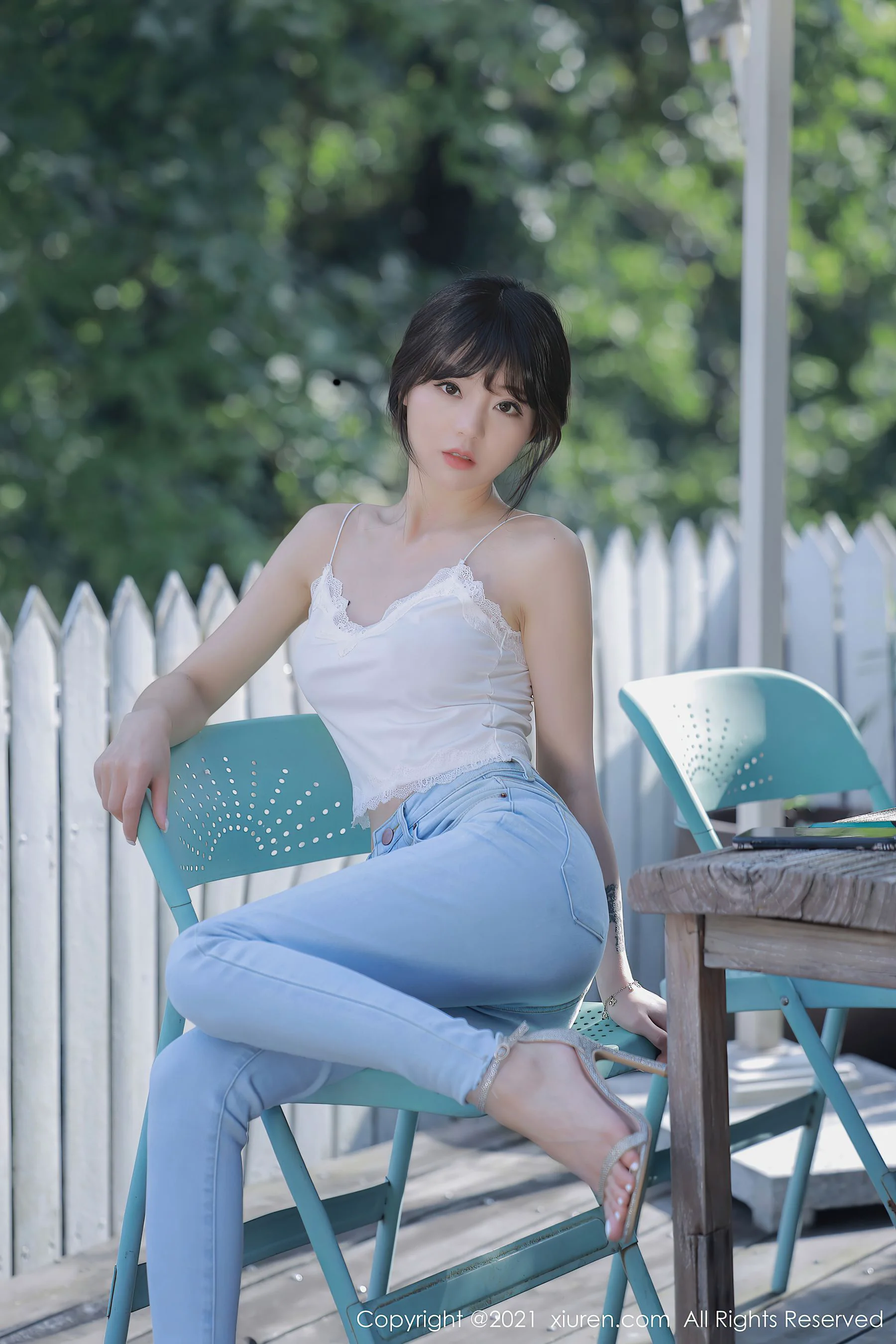 [秀人XiuRen] No.3983 佘贝拉Bella – 率性动人的牛仔裤五姓感雷丝睡衣 - 爱照片