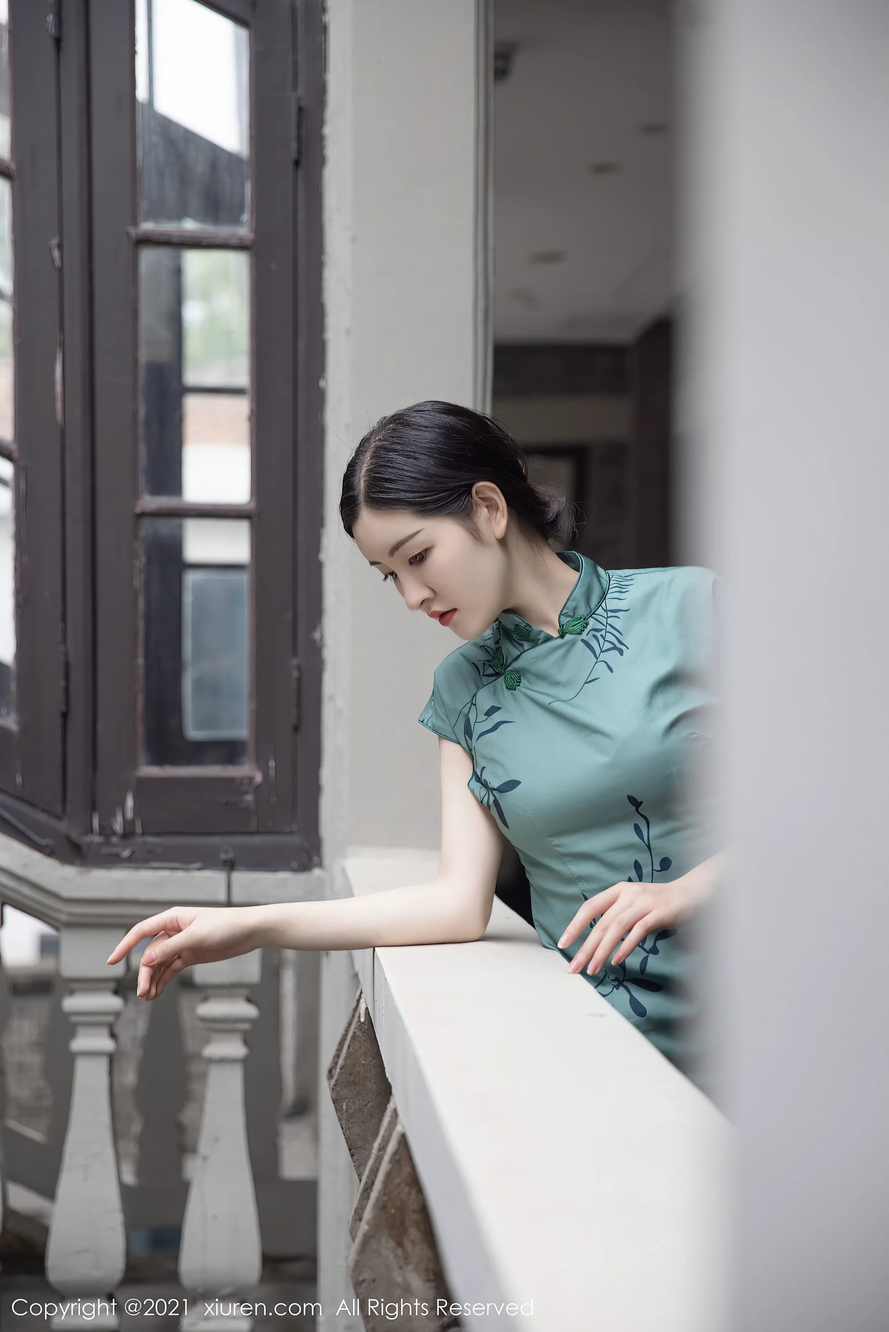 [XiuRen秀人网] No.4048 沈梦瑶 – 旗袍美腿性感诱惑主题 - 爱照片
