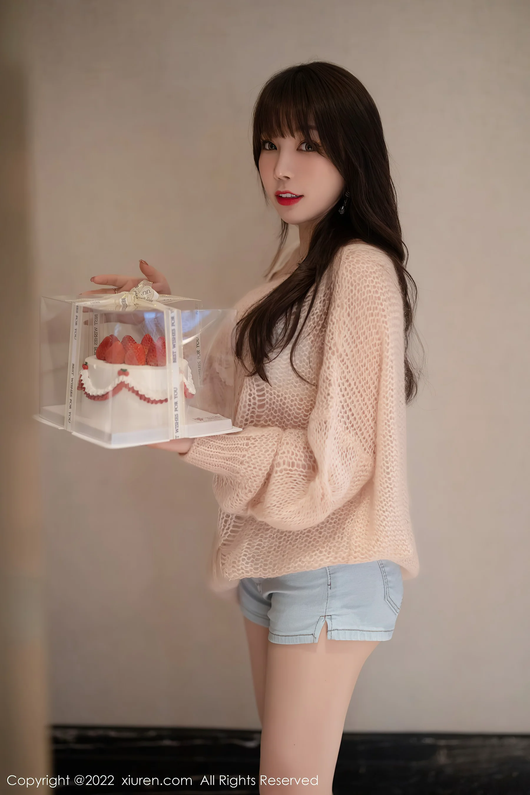 [XiuRen秀人网] No.4435 芝芝Booty 性感俏皮美胸女同事 - 爱照片