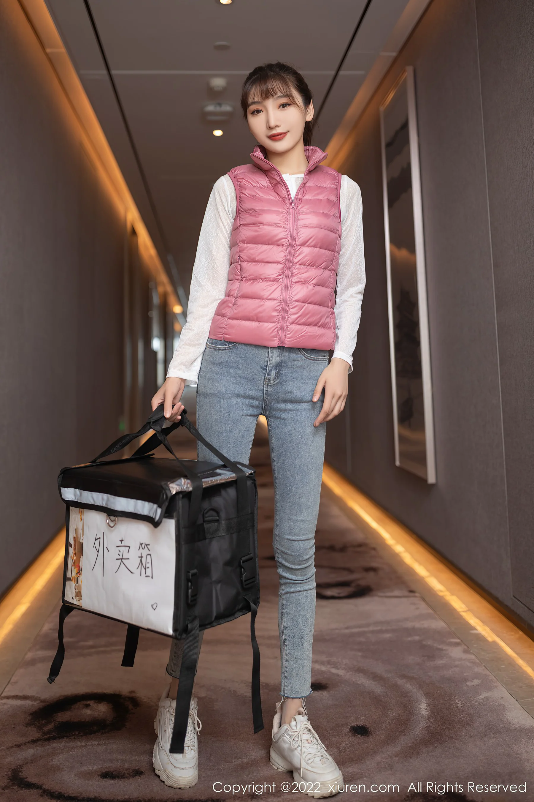 [XiuRen秀人网] No.4493 陆萱萱 外卖美女剧情 - 爱照片