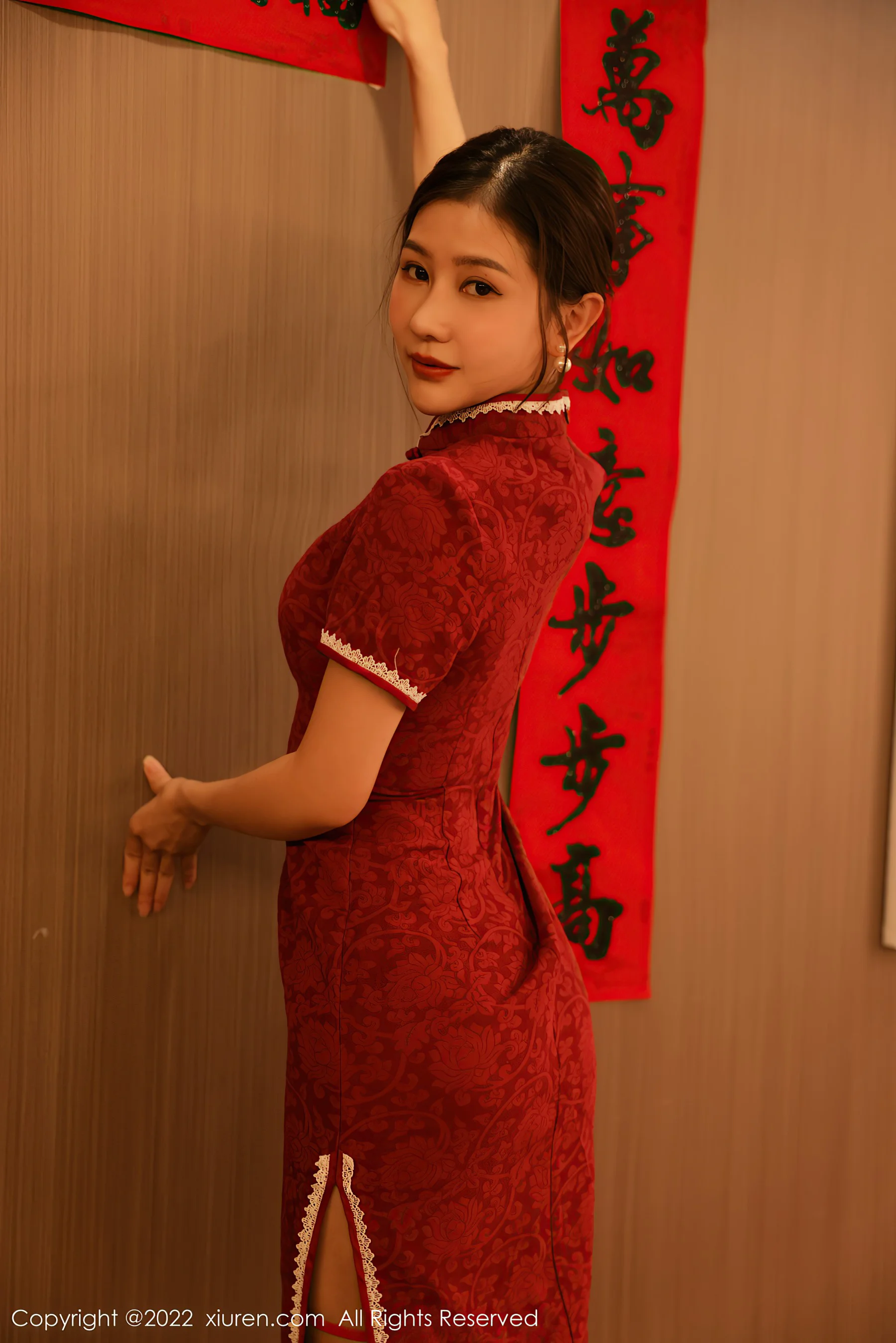 [XiuRen秀人网] No.4508 尹甜甜 旗袍熟女新年主题 - 爱照片
