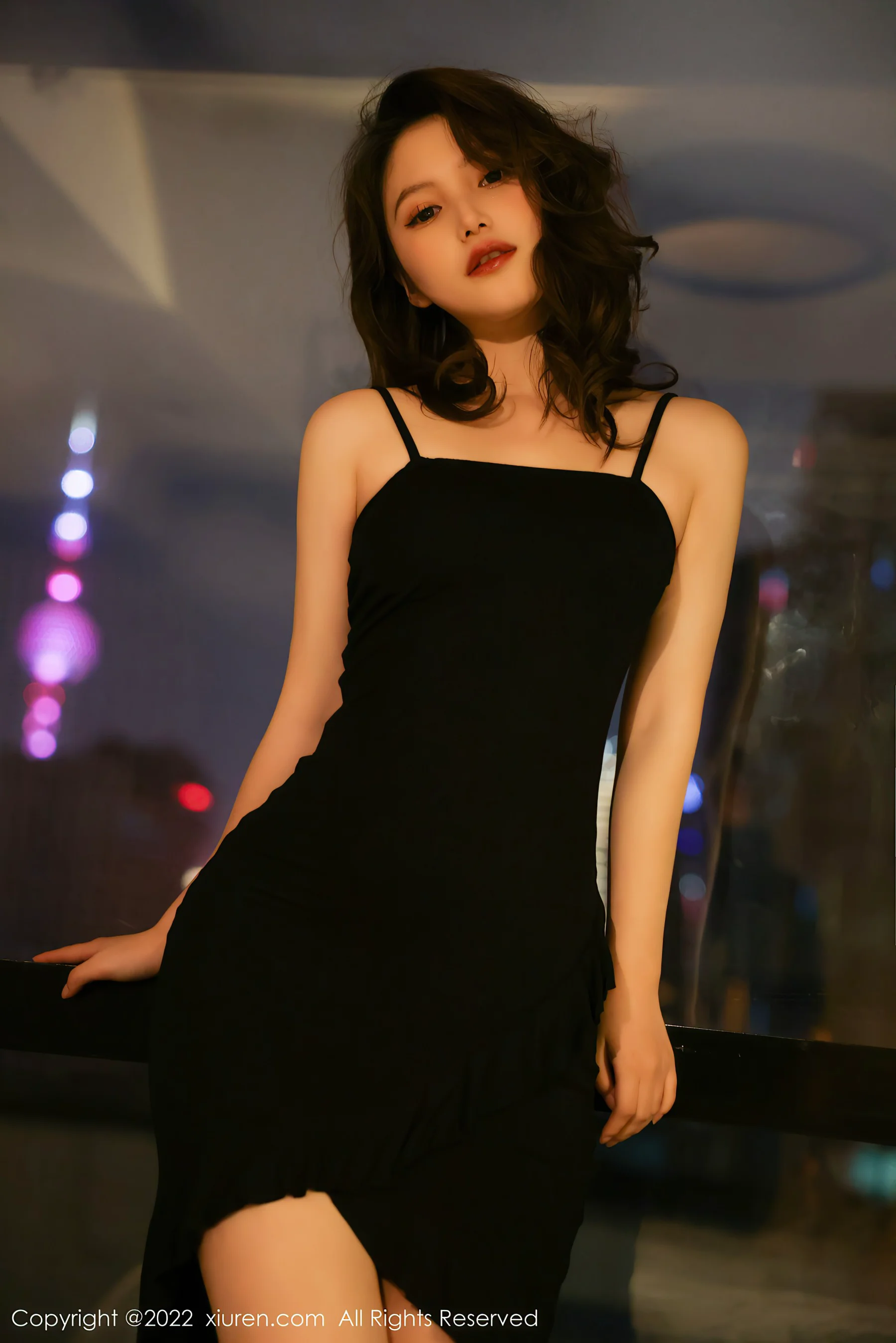 [XiuRen秀人网] No.4618 你的兔妹妹 新人美腿 - 爱照片