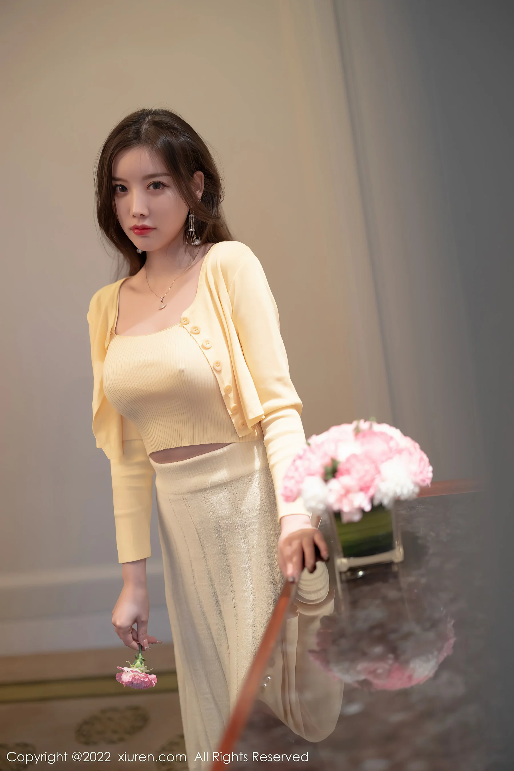 [XiuRen秀人网] No.4654 杨晨晨Yome 丝袜美腿 - 爱照片