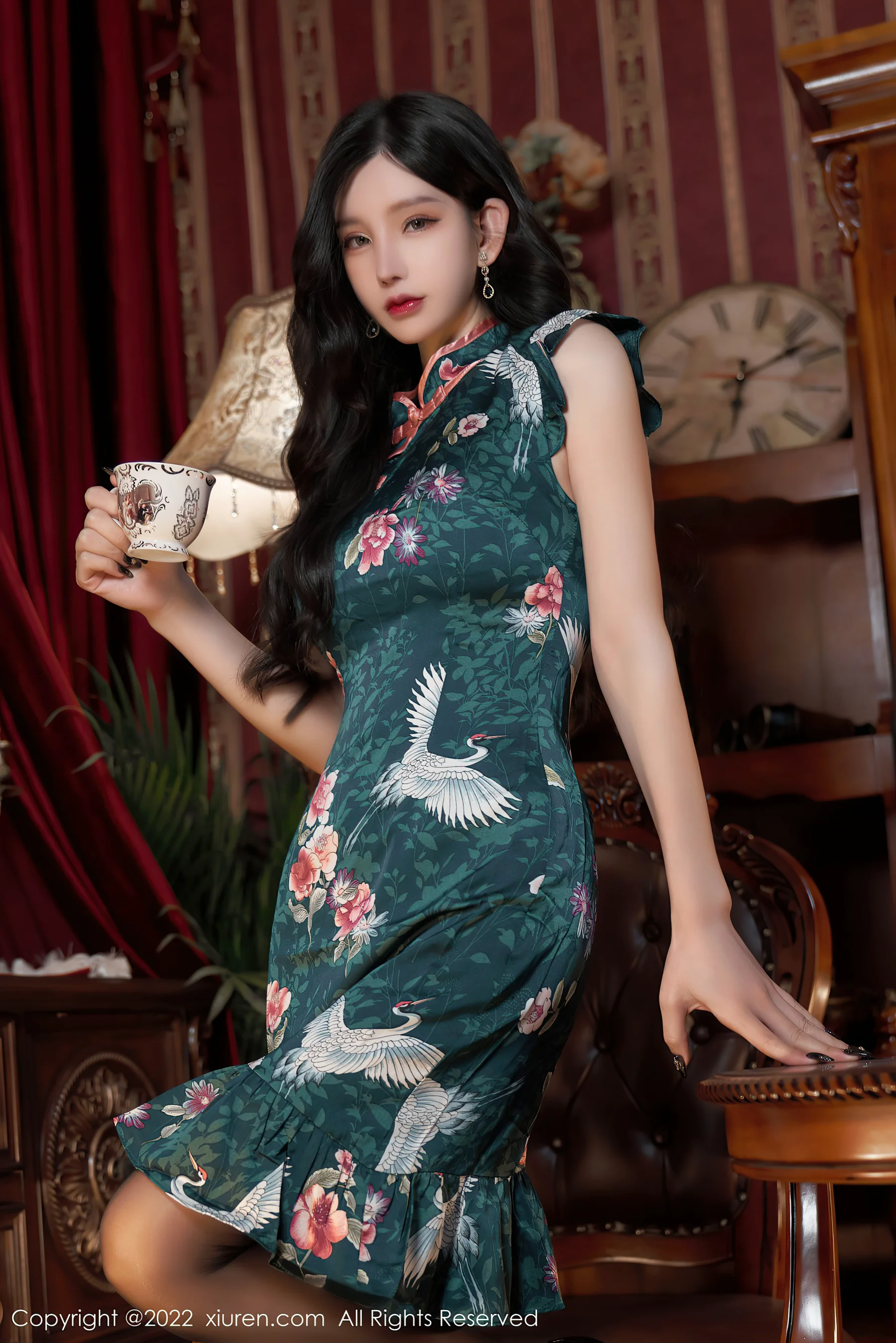 [XiuRen秀人网] No.4695 周于希Sally 黑丝美腿小骚货三亚旅拍 - 爱照片