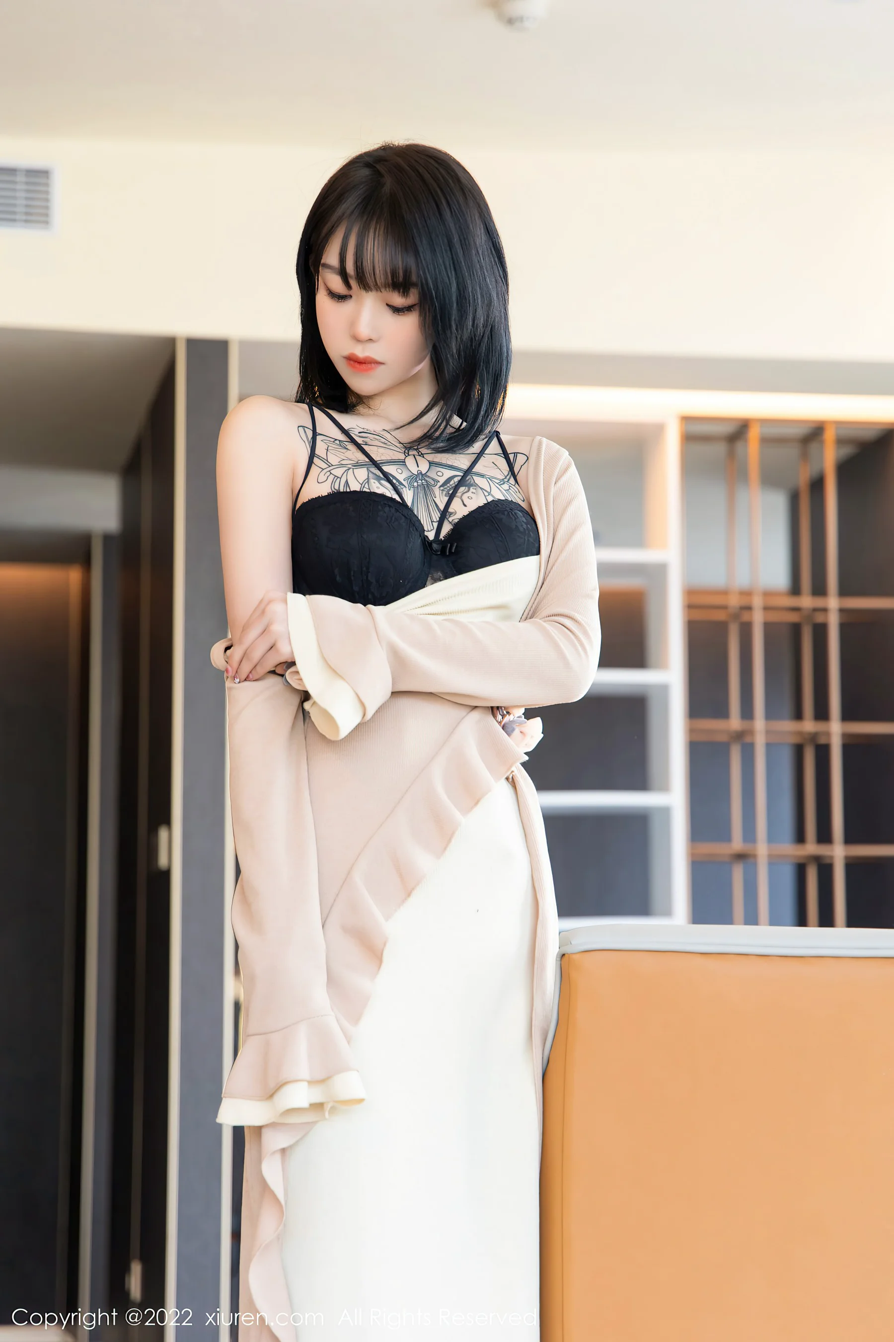 [XiuRen秀人网] No.4700 奶瓶. 黑丝美腿性感写真 - 爱照片
