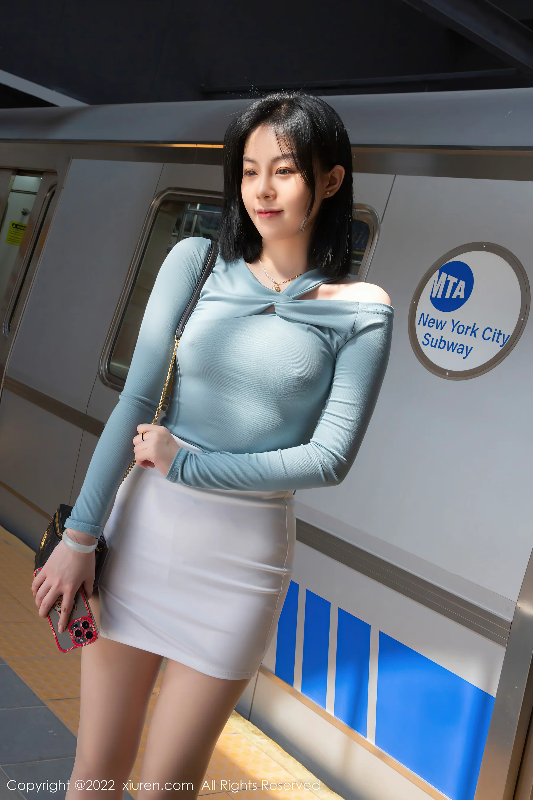 [XiuRen秀人网] No.4702 一颗甜蛋黄a 丝袜短裙写真 - 爱照片