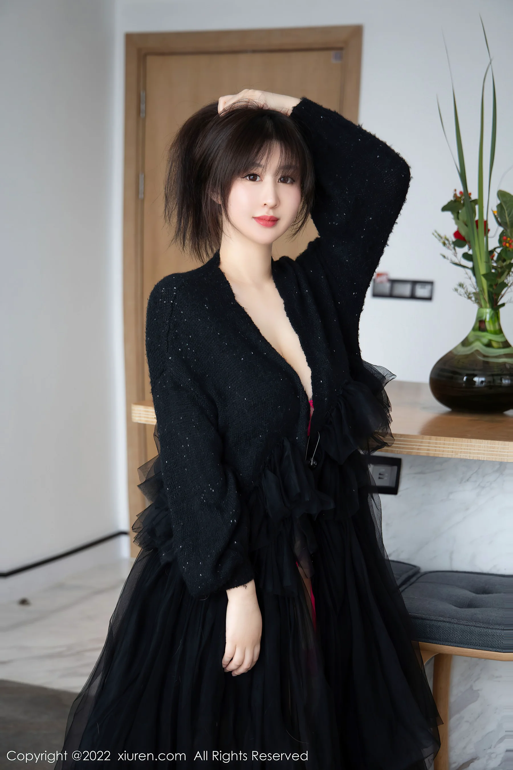 [XiuRen秀人网] No.4765 王俪丁小宝贝 新人美臀写真 - 爱照片