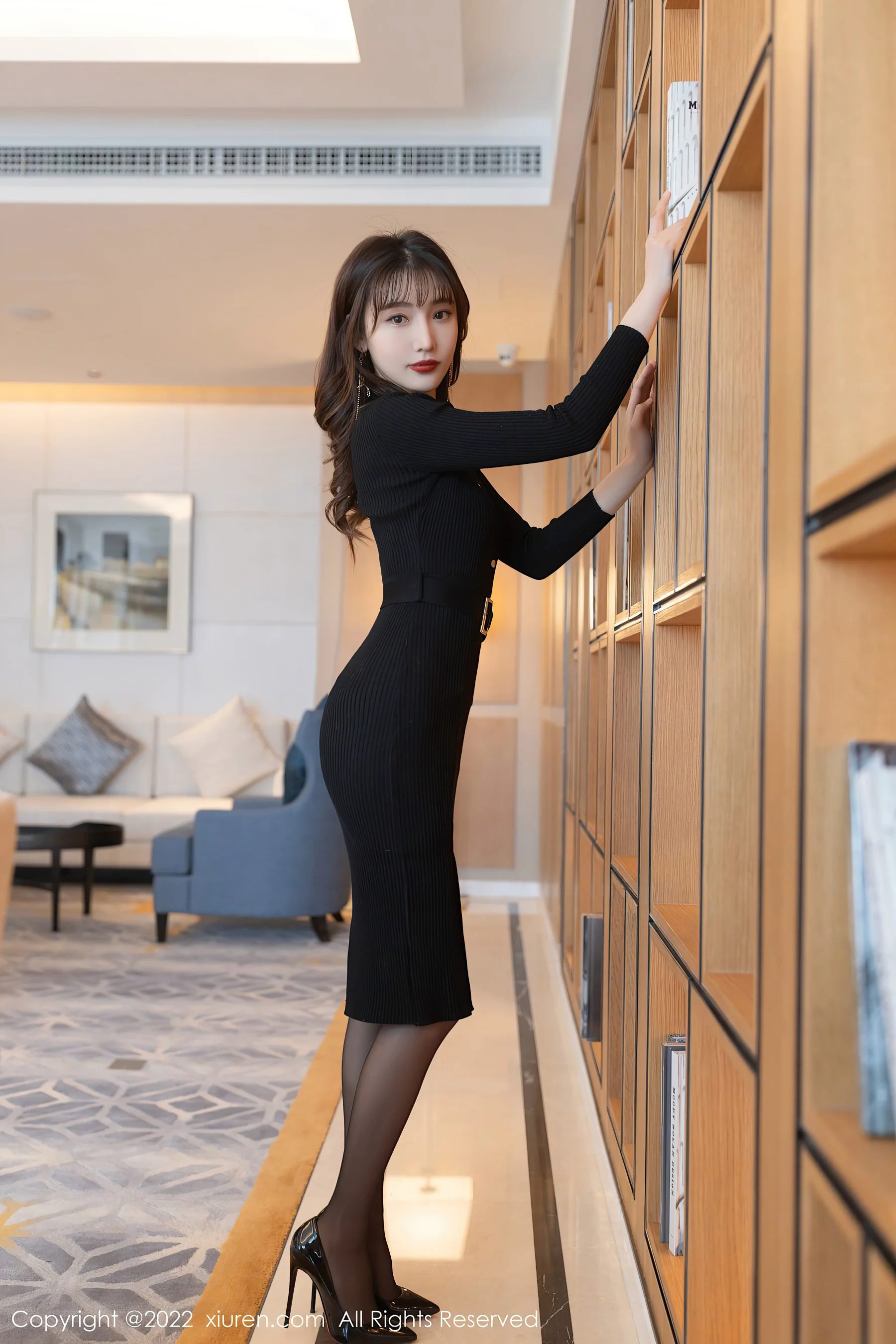 [XiuRen秀人网] No.4806 陆萱萱 美女秘书旅拍写真 - 爱照片