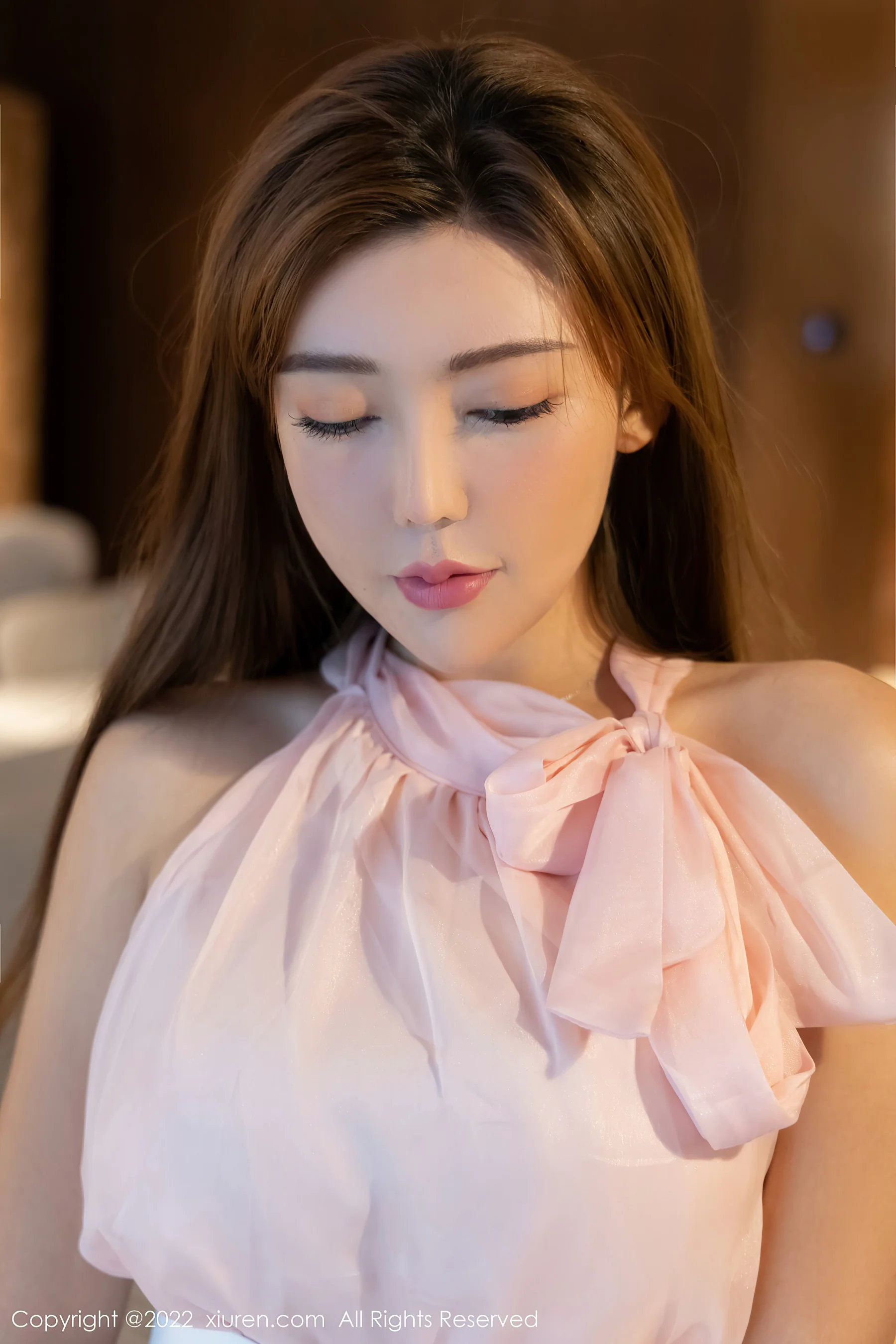 [XiuRen秀人网] No.4847 萌汉药baby 黑丝美腿模特旅拍 - 爱照片