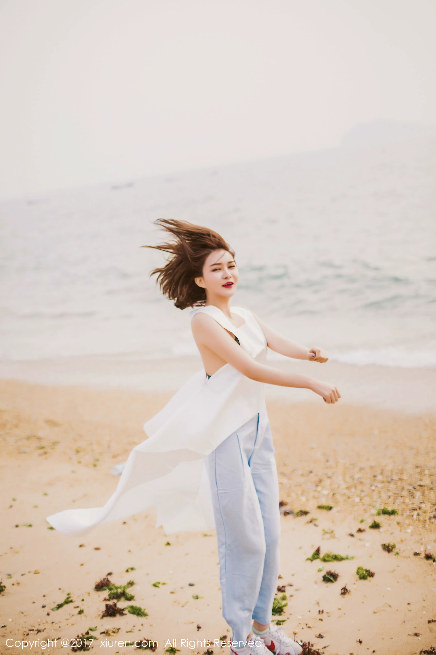 廿十(凯竹)《海边唯美风+性感室内》 [秀人XiuRen] NO.879 写真集 - 爱照片