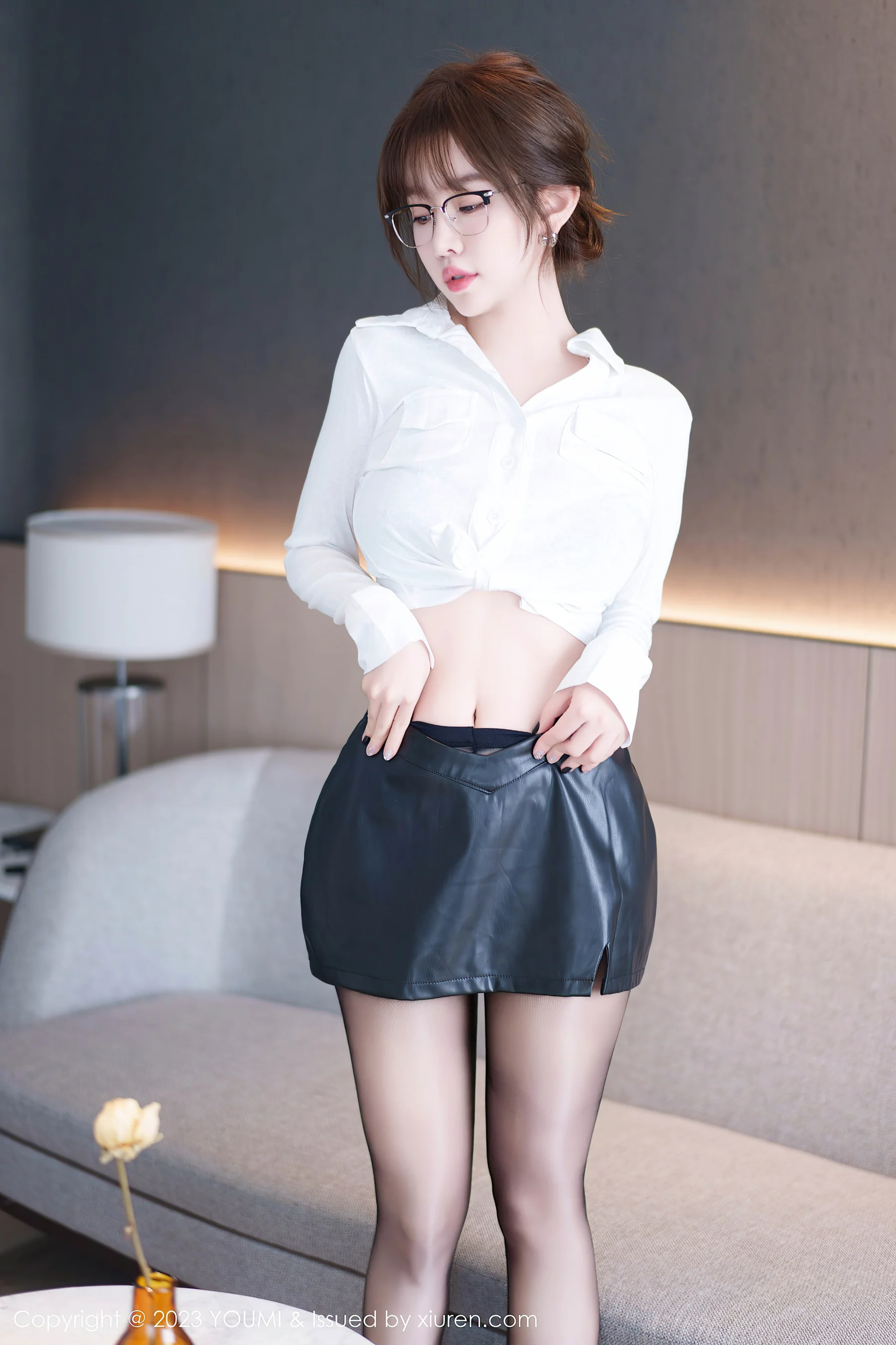 [YOUMI尤蜜荟] VOL.1012 王雨纯 短裙黑丝 - 爱照片