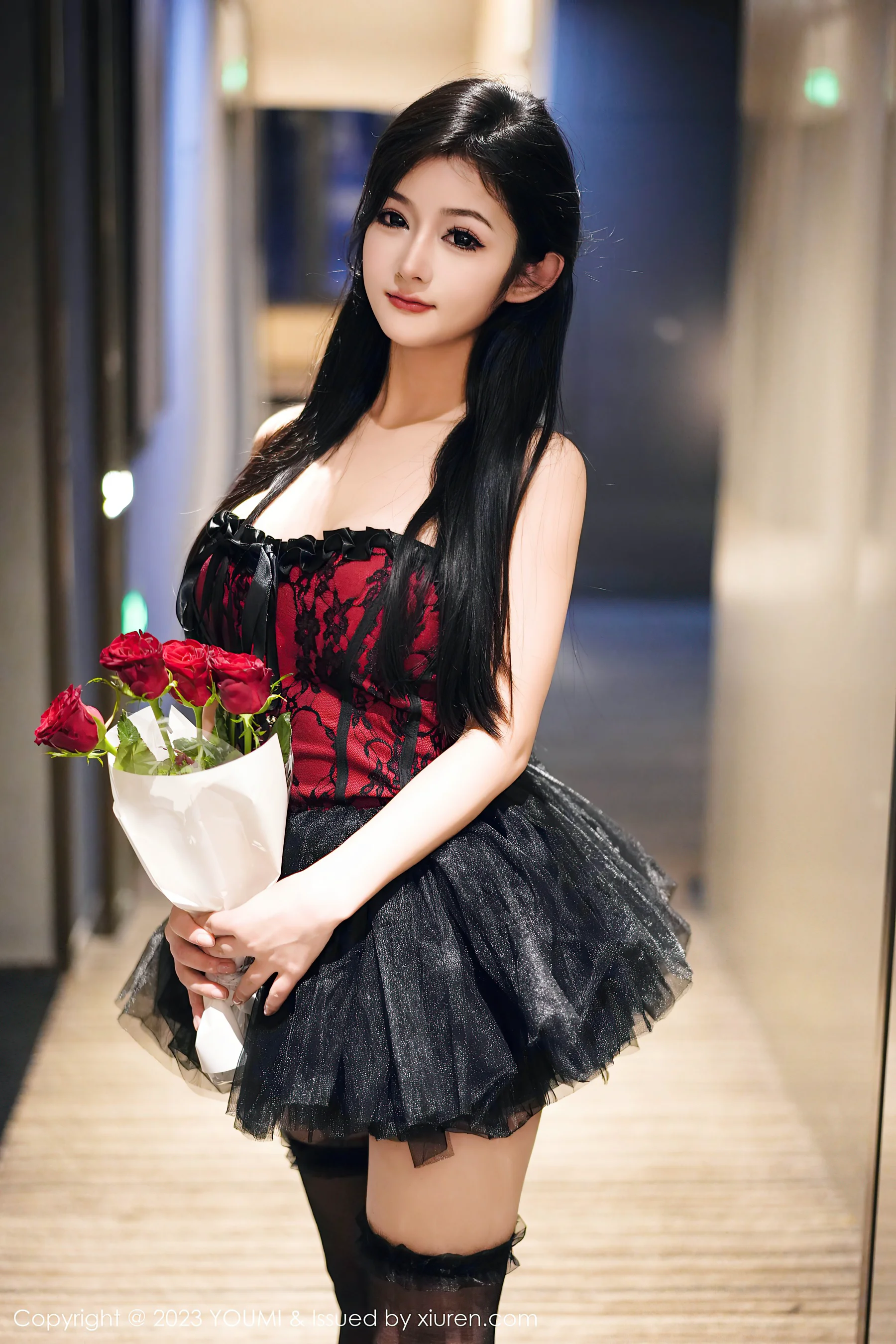 [YOUMI尤蜜荟] VOL.991 谭小灵 黑丝美腿 - 爱照片