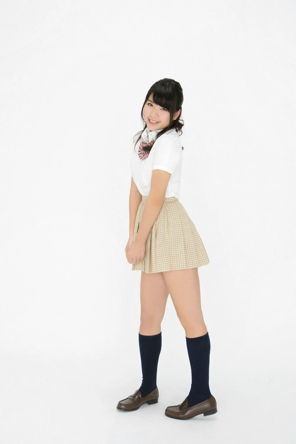 芹沢潤/芹泽润《日本一スカートが短い现役女子高生グラドル入学！》写真集 [YS Web] Vol.640 - 爱照片