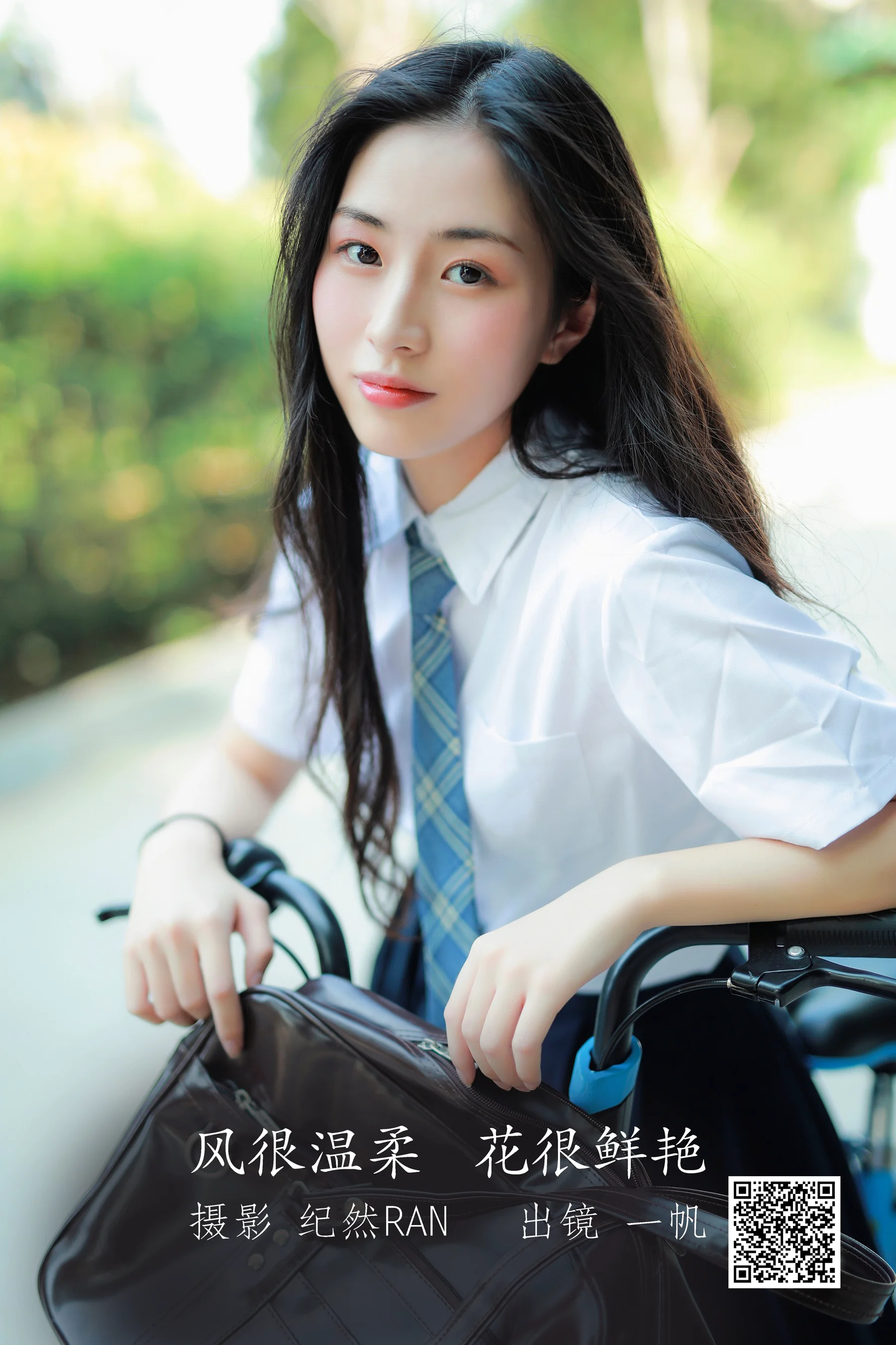 [艺图语] 2022.07.02 风很温柔，花很鲜艳 一帆 - 爱照片