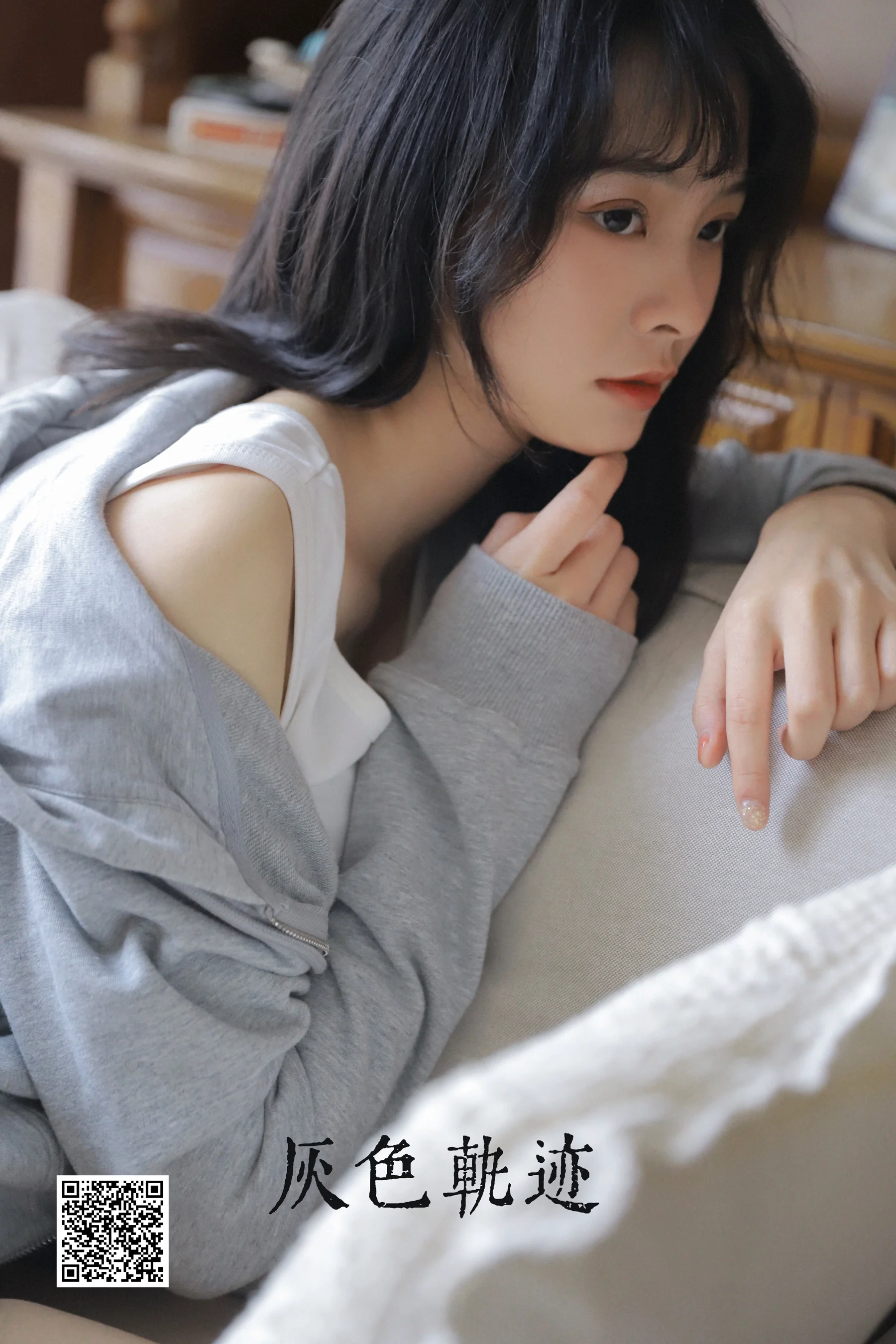 [艺图语] 2022.08.01 灰色轨迹 -春夏_ - 爱照片