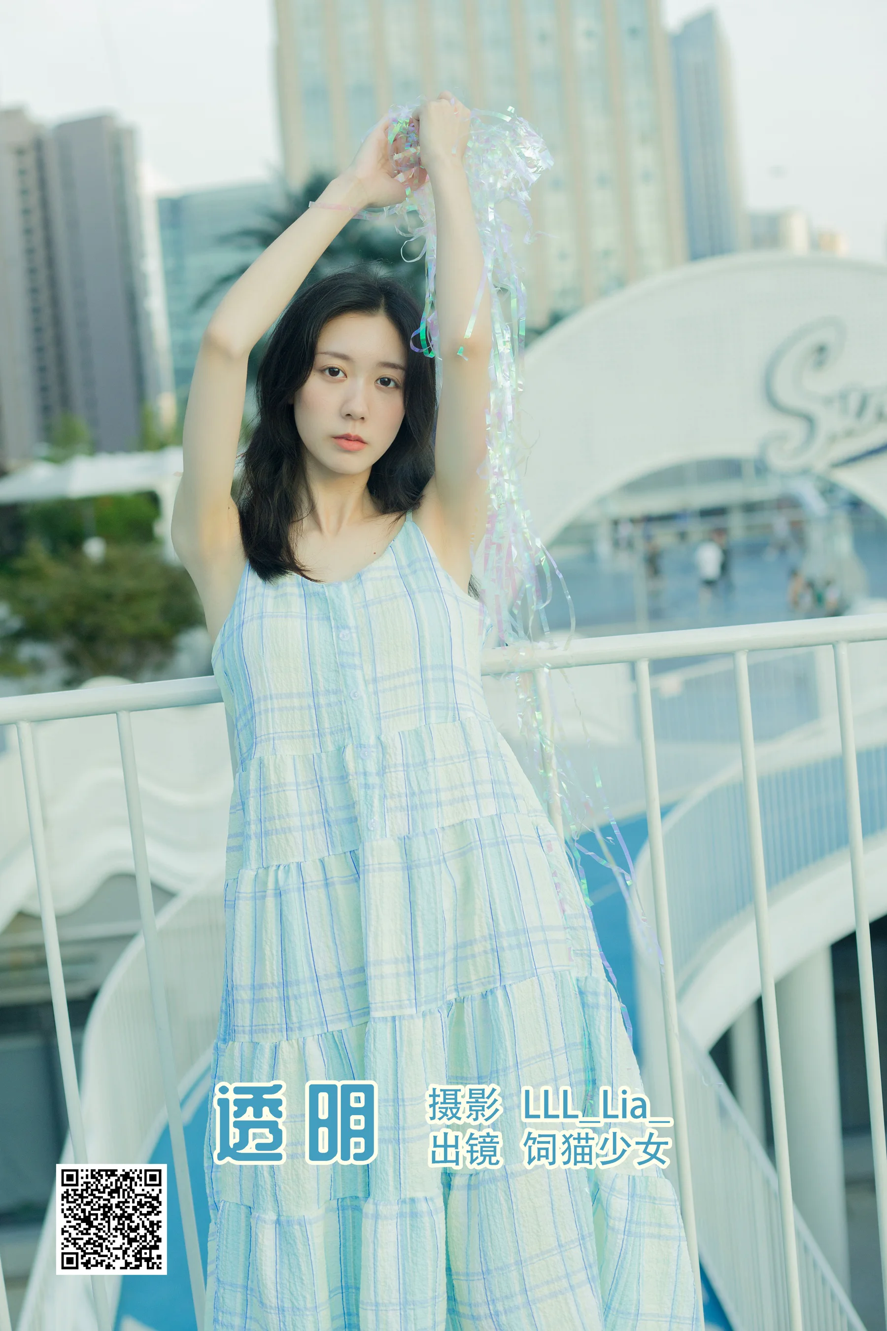 [艺图语] 2022.08.17 透明 饲猫少女- - 爱照片