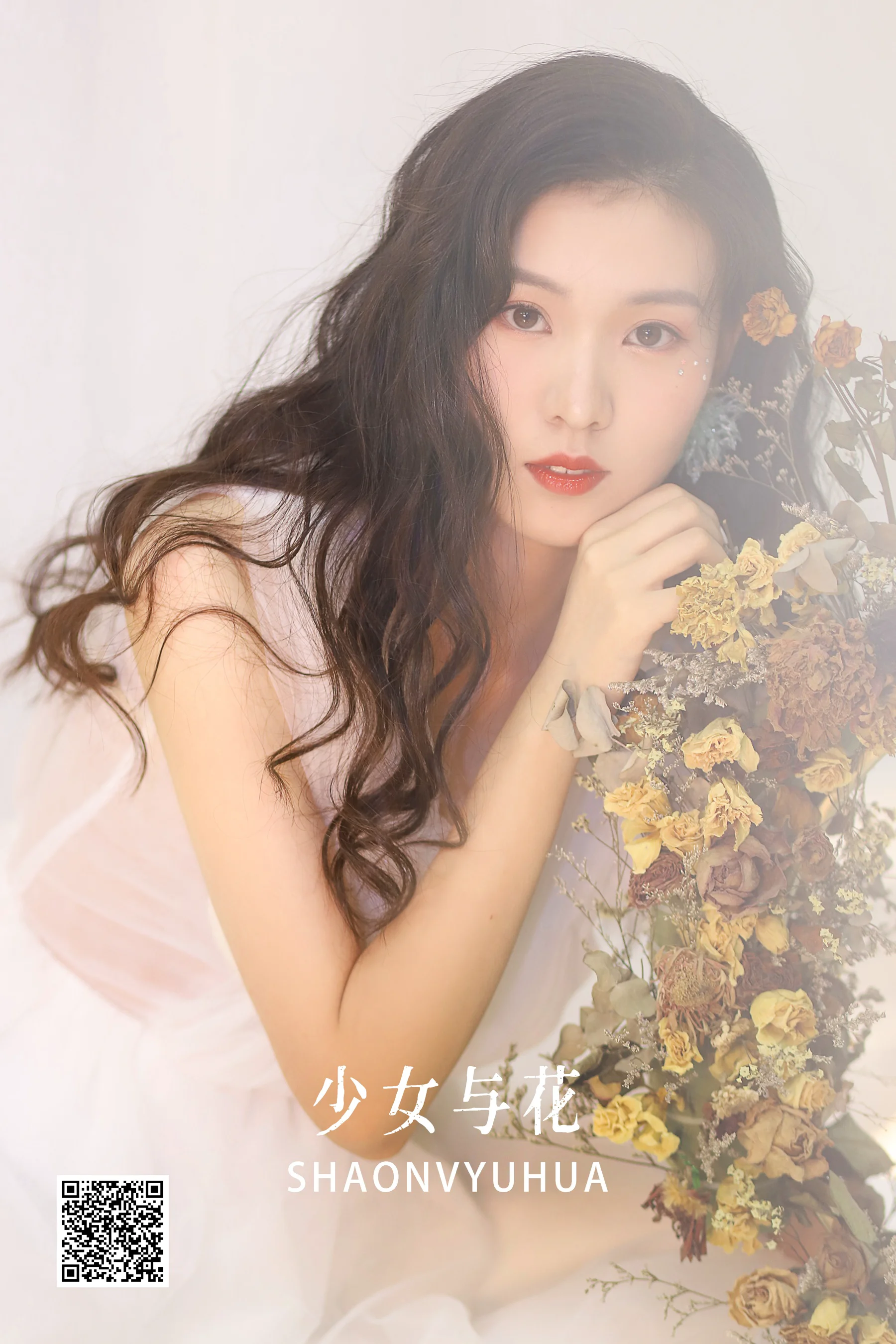 [艺图语] 2022.10.15 少女与花 勺子 - 爱照片