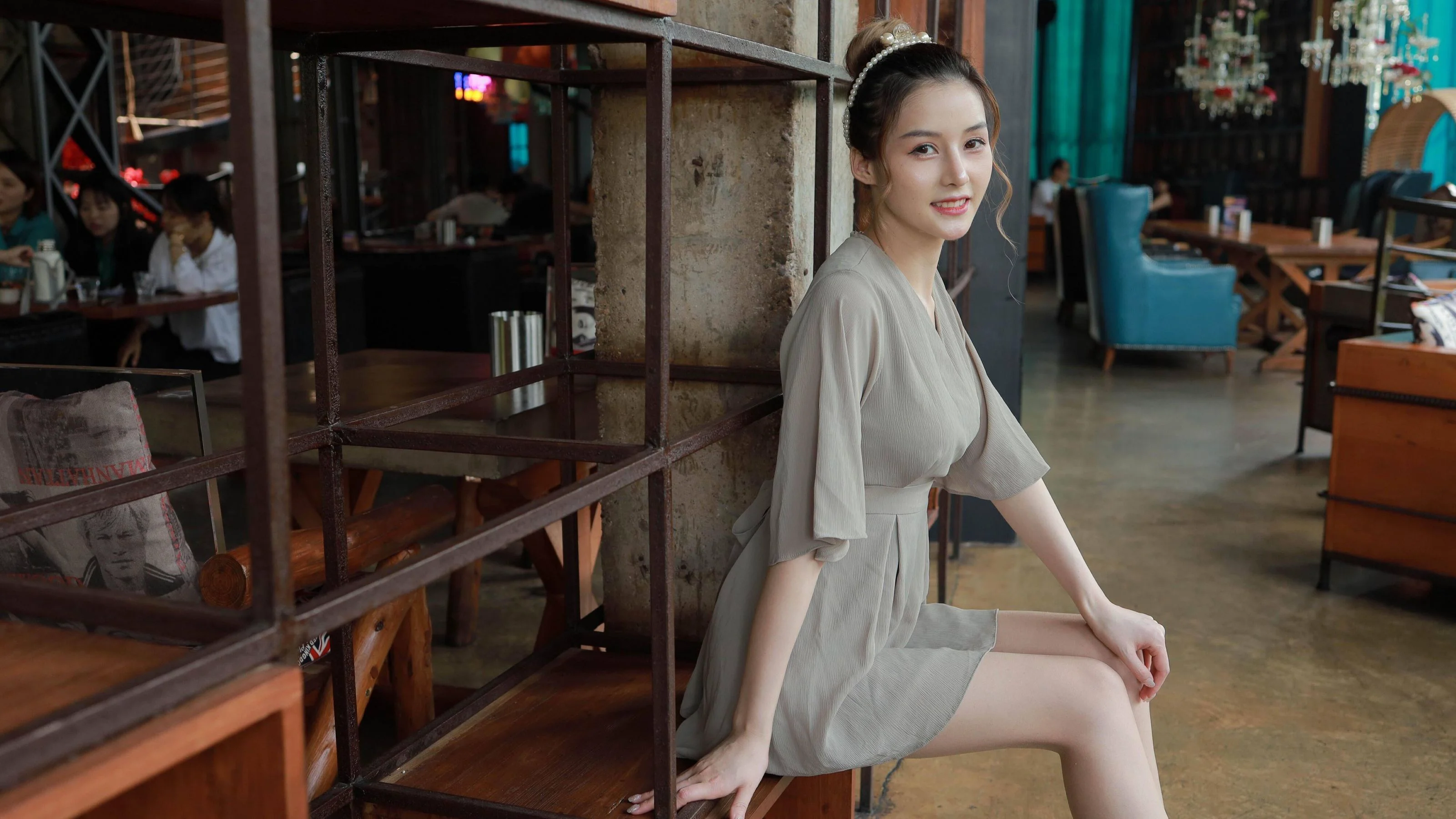 [IESS异思趣向] 丝享家 832：九妹《可甜可盐大长腿》 丝袜美腿套图 - 爱照片
