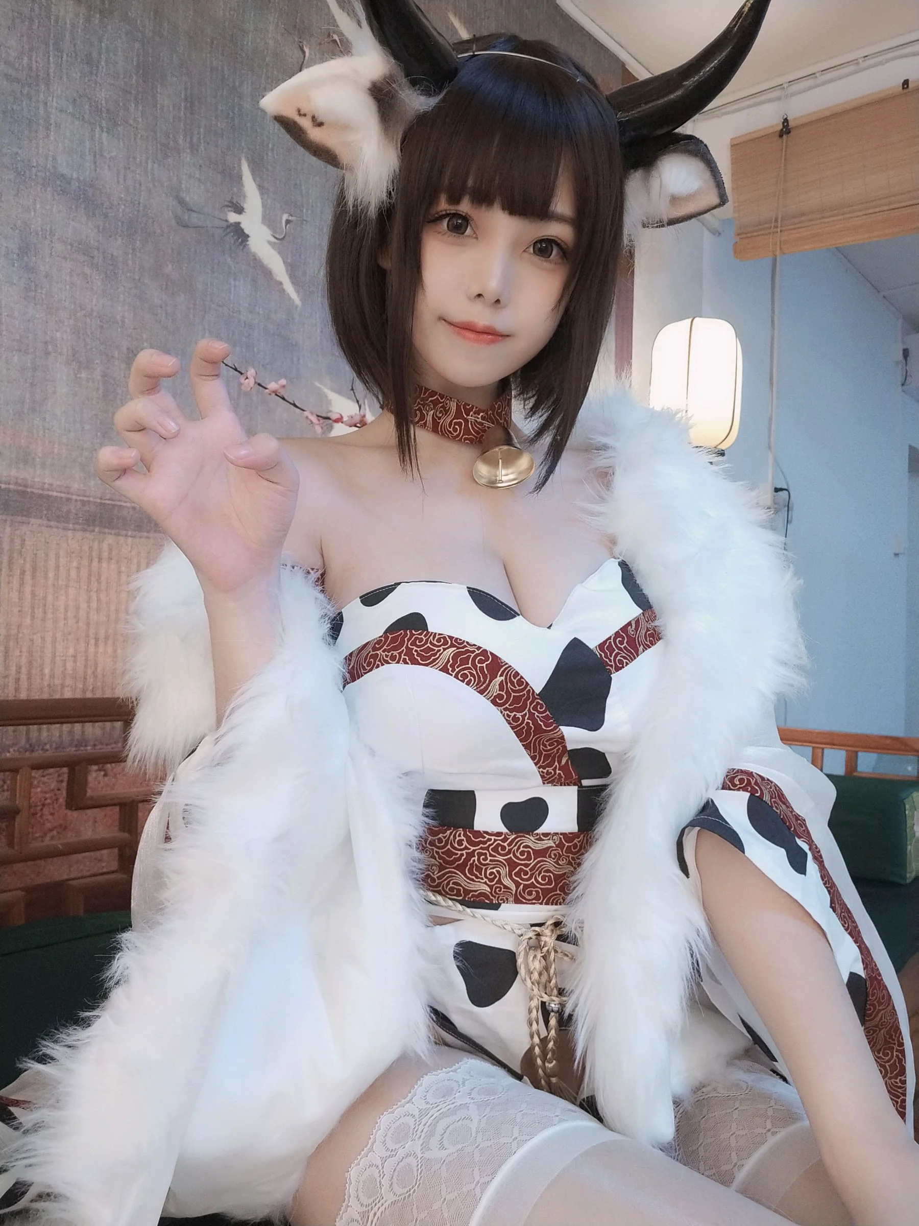 [网红COSER写真] 萌系小姐姐蜜汁猫裘 – 奶牛 - 爱照片