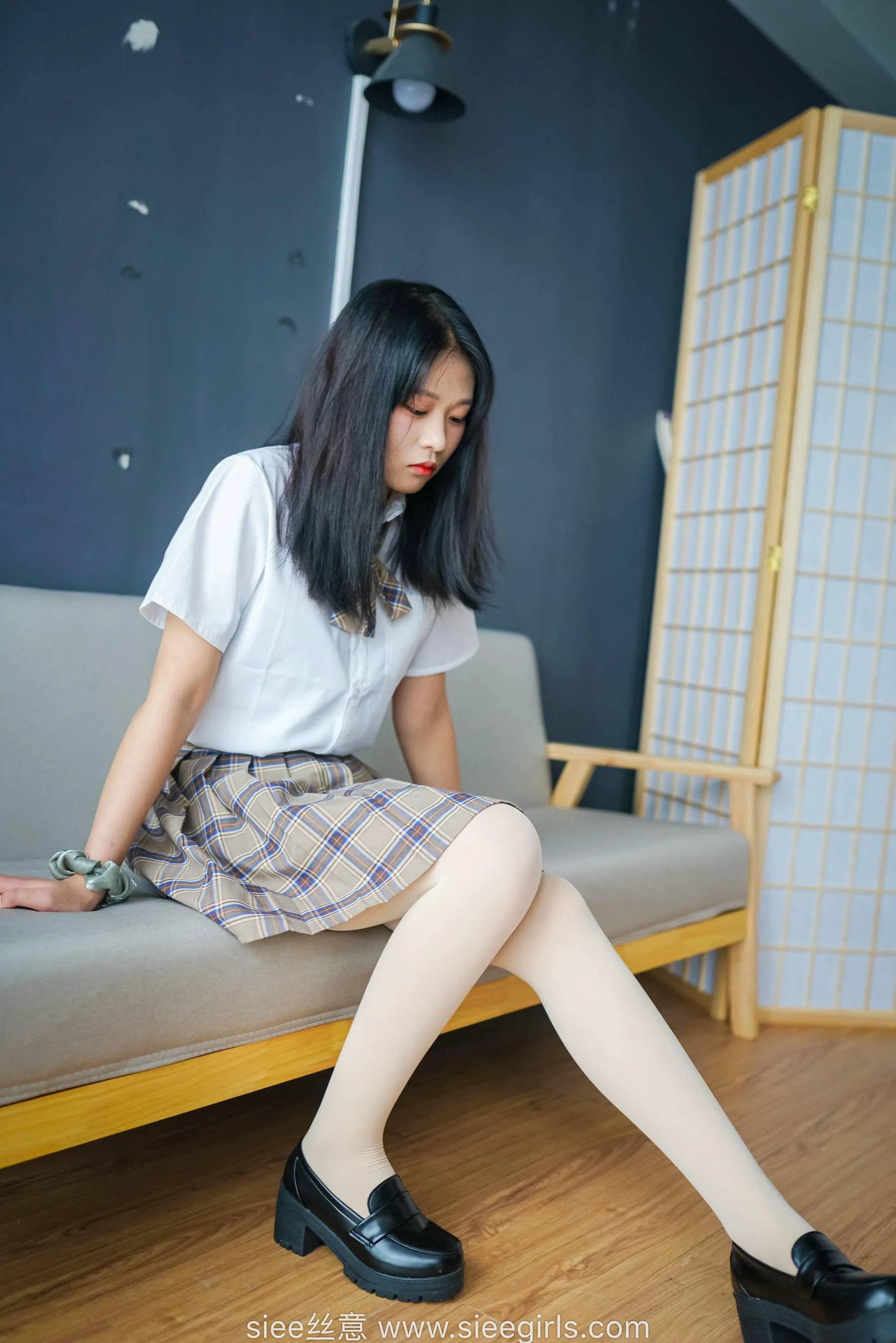[丝意SIEE] No.472 文文 – 小皮鞋学生装，厚肉丝 - 爱照片