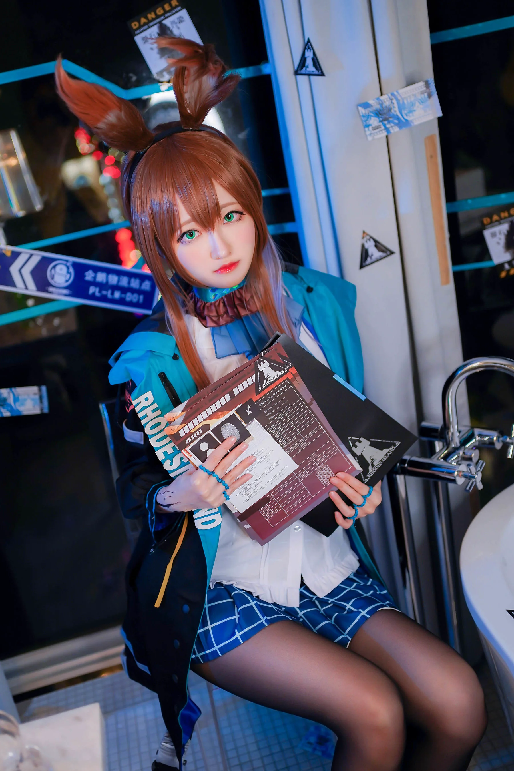 [Cosplay] COS妹子Arty亞緹 – 黑丝兔女郎 - 爱照片