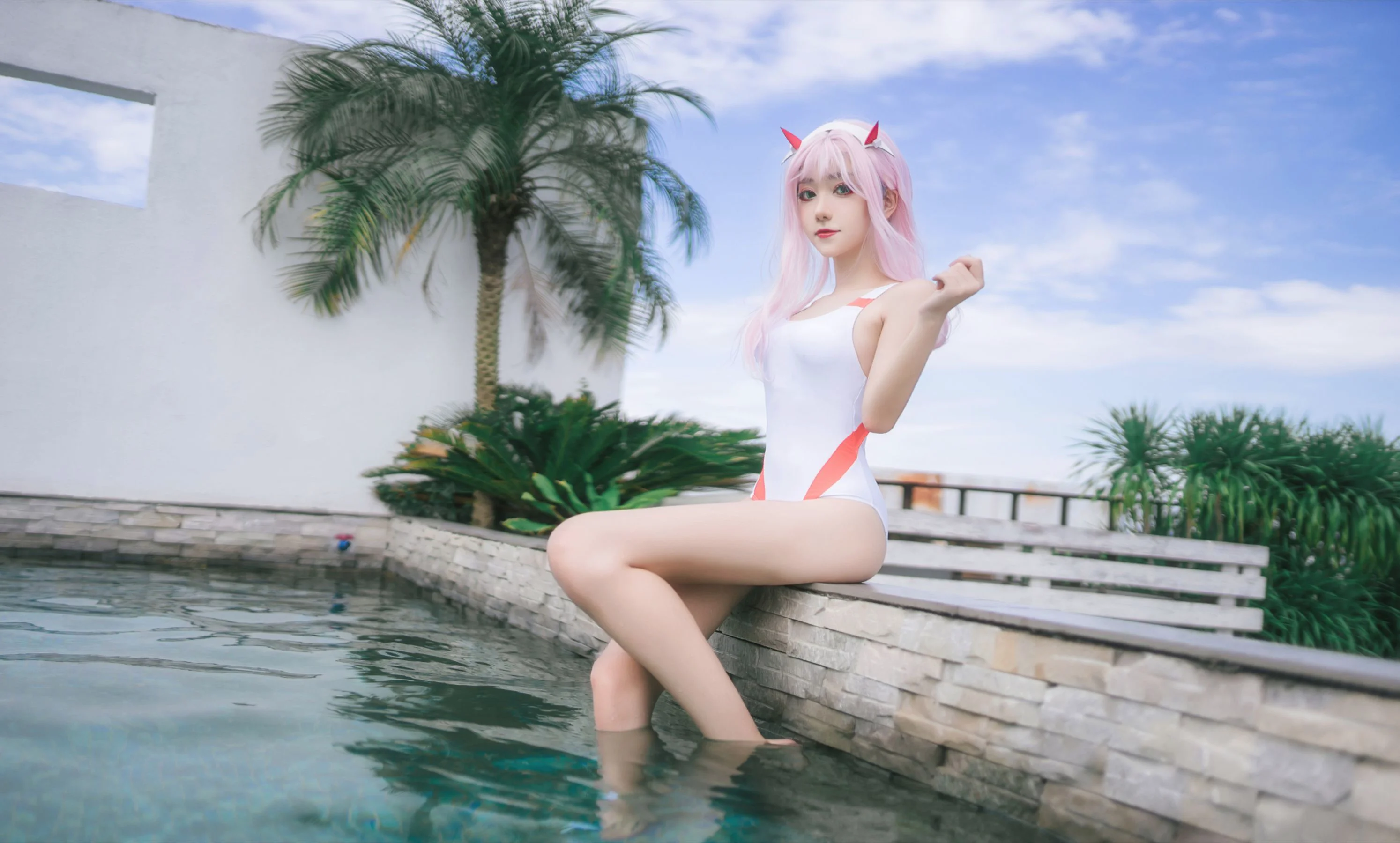[COS福利] 动漫博主南桃Momoko 《连体泳衣》写真集 - 爱照片