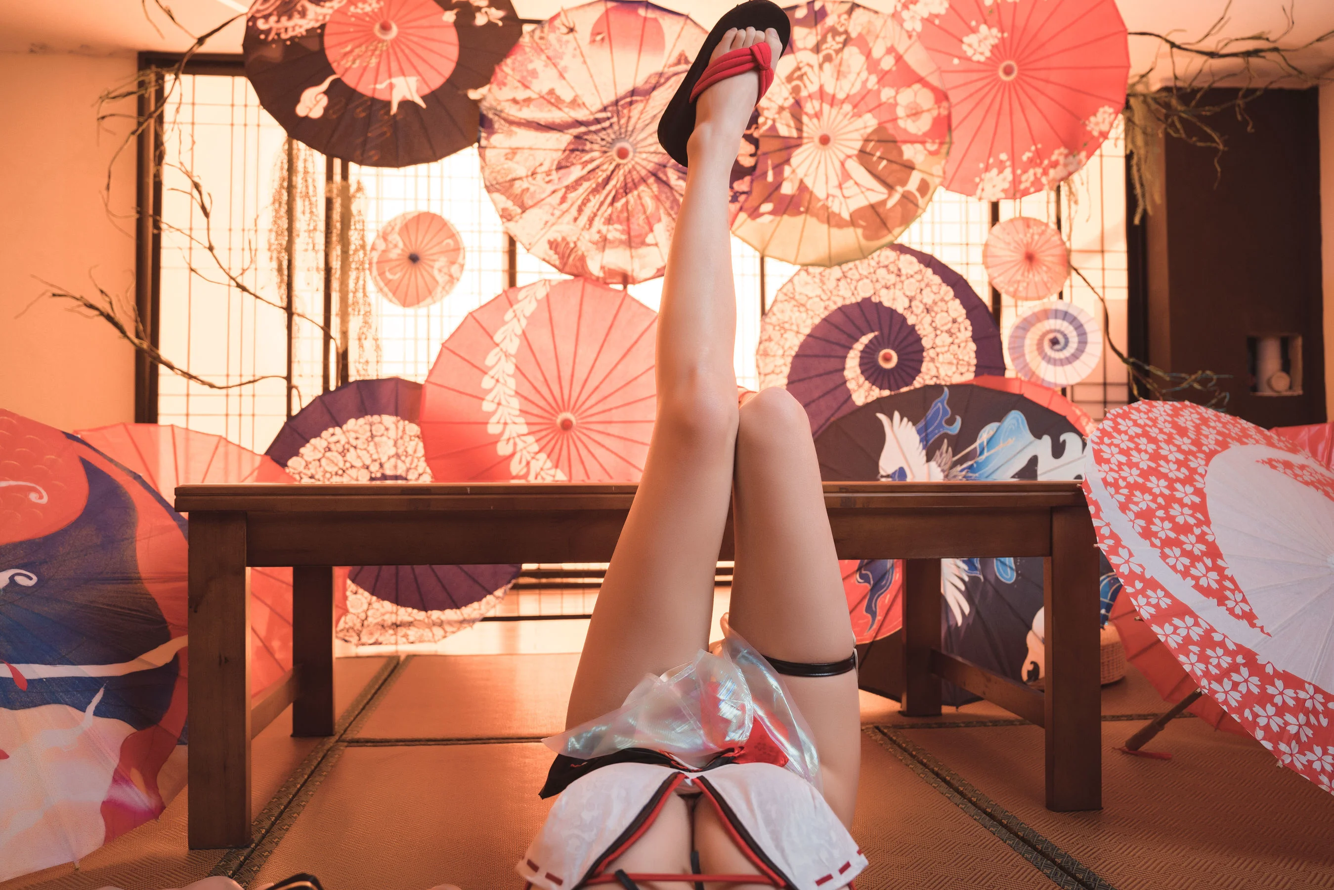 【COS福利】 rioko凉凉子 – 天城泳装 写真集 - 爱照片