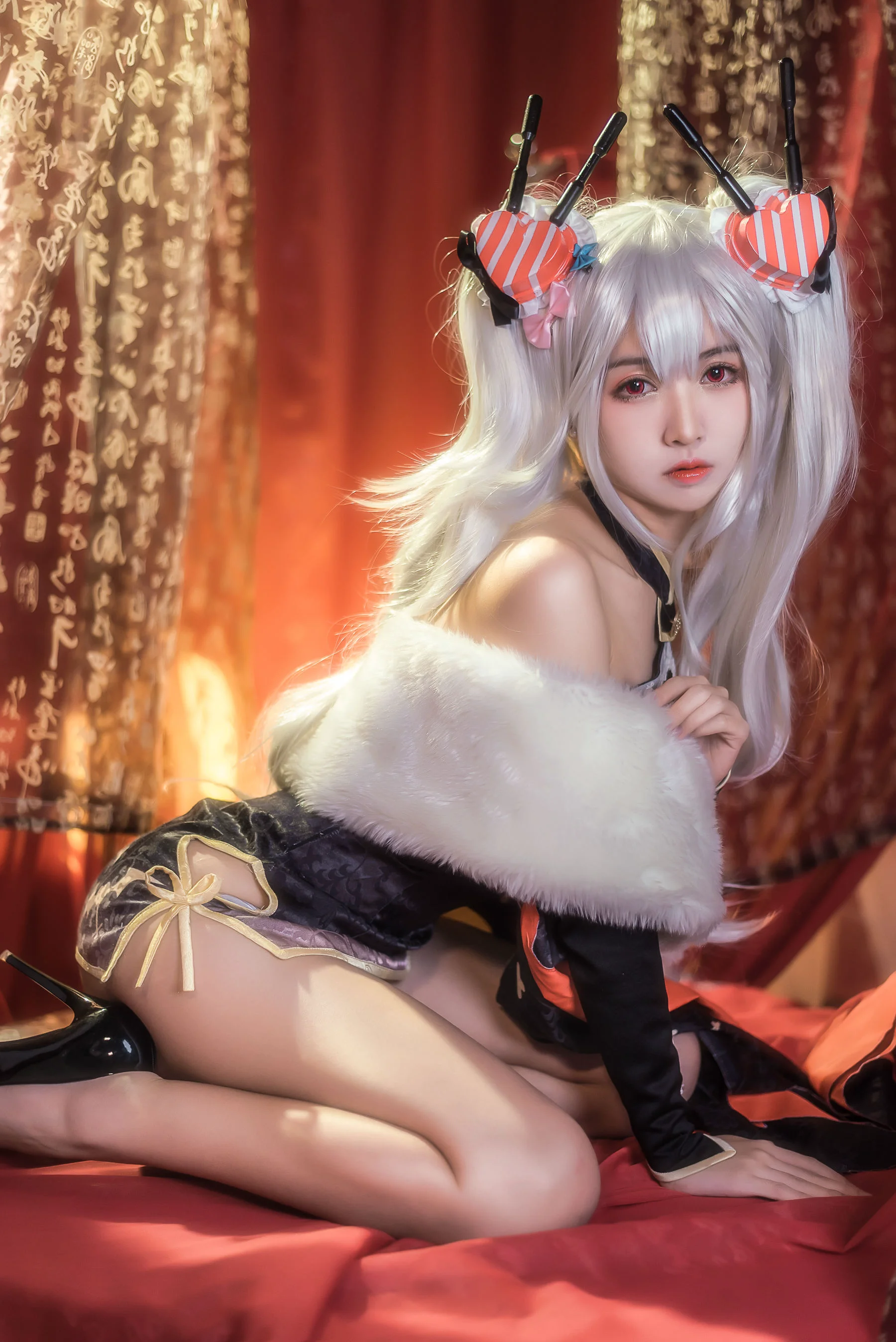 超人气Coser鳗鱼霏儿 《碧蓝华裳 吸血鬼》 写真集 - 爱照片