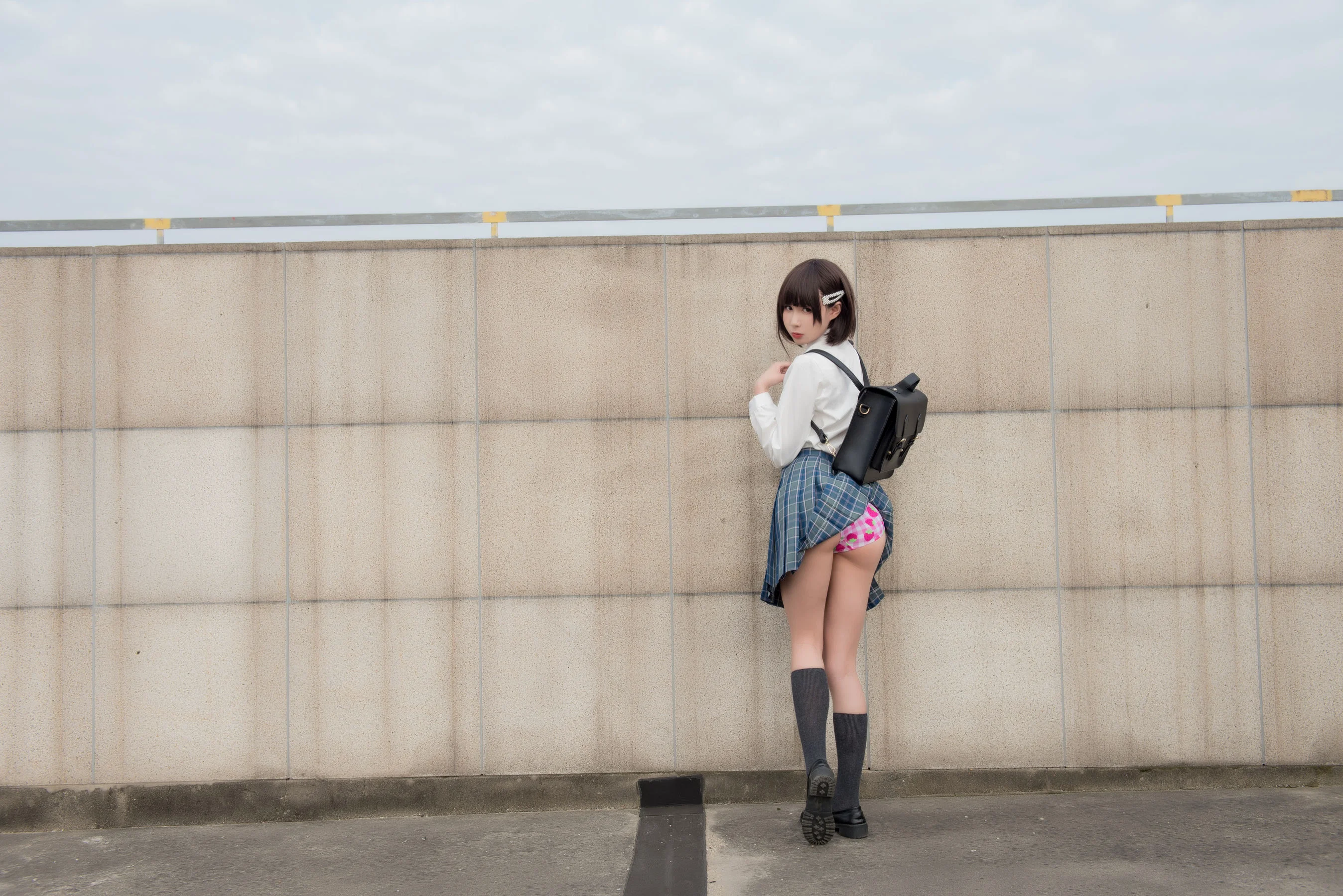 萌妹子南鸽 《少女裙底》 写真集 - 爱照片