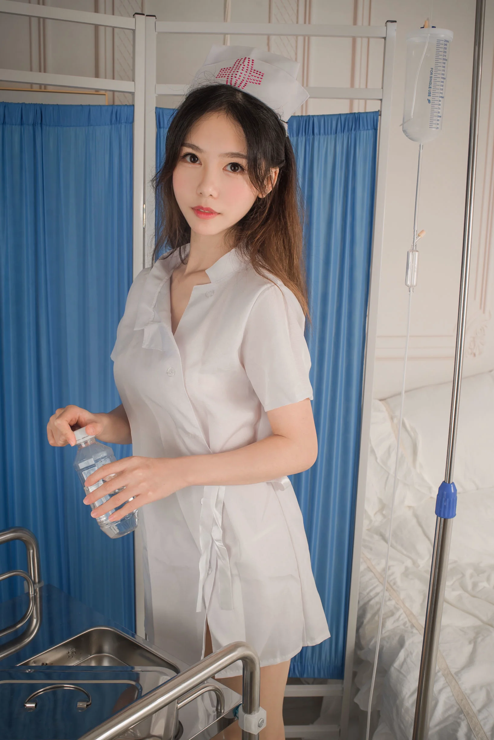 抖娘-利世 《俏皮小护士》 写真集 - 爱照片