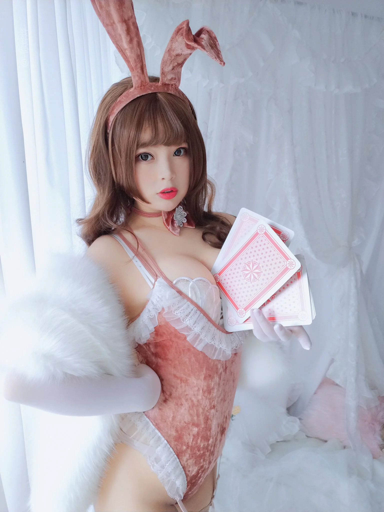 萌系小姐姐-白烨- 《赌场女郎》 写真集 - 爱照片