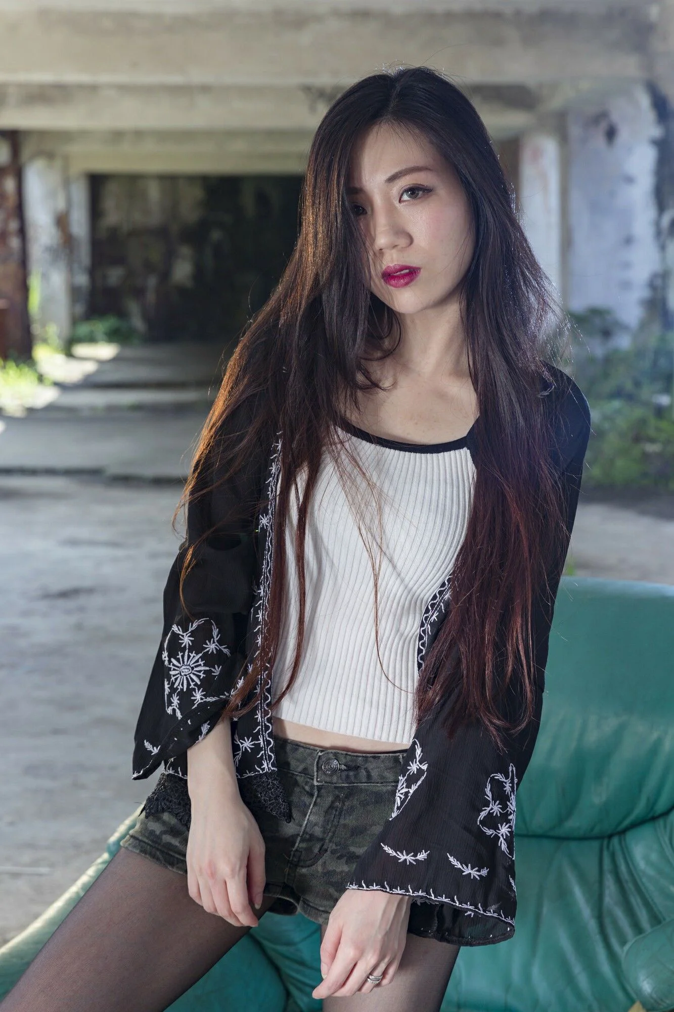 [台湾正妹] coco 阳光下的热裤黑丝 写真集 - 爱照片
