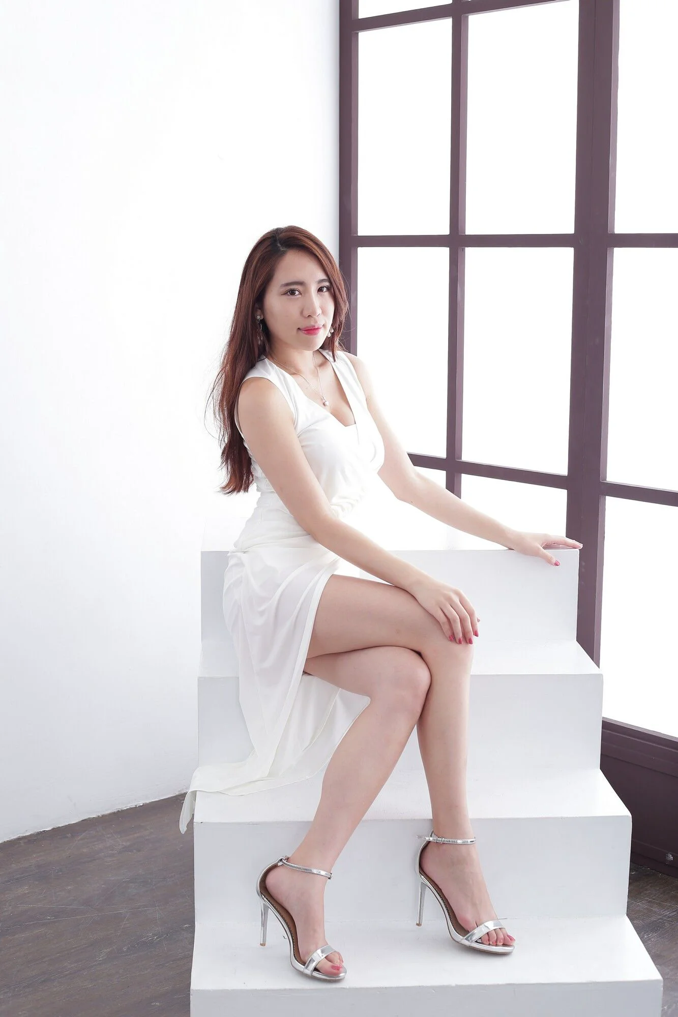 [台湾网红美女] 廖羽涵Alice《板橋府中攝影棚之：优雅长裙系列》 写真集 - 爱照片