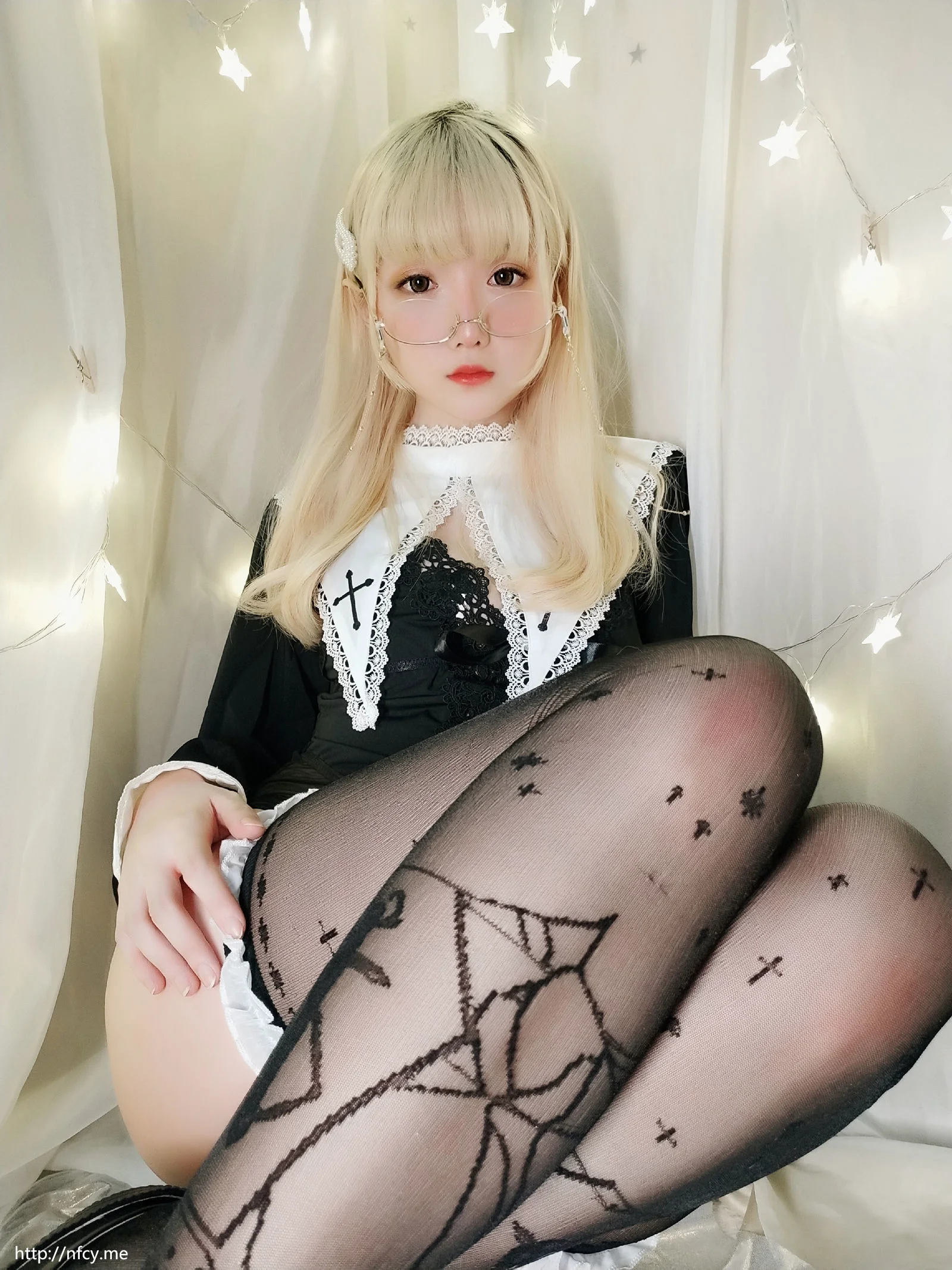 星之迟迟《圣光修女包》 [萝莉COS] 写真集 - 爱照片