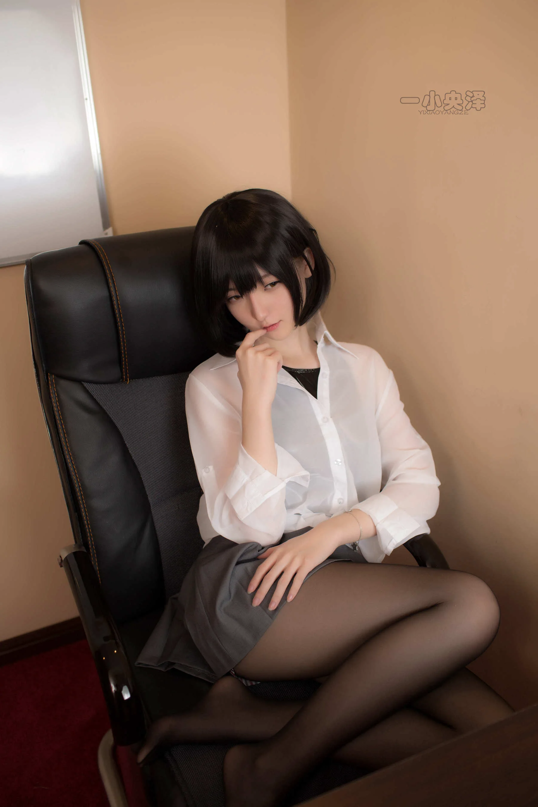 一小央泽《黑丝》 [COSPLAY美女] 写真集 - 爱照片