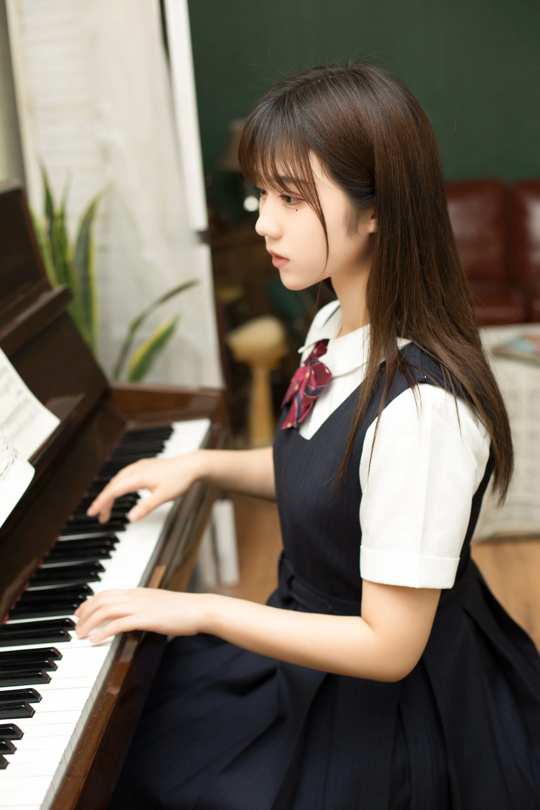 微博福利姬镜酱《不知梦 制服》 [萝莉COS] 写真集 - 爱照片