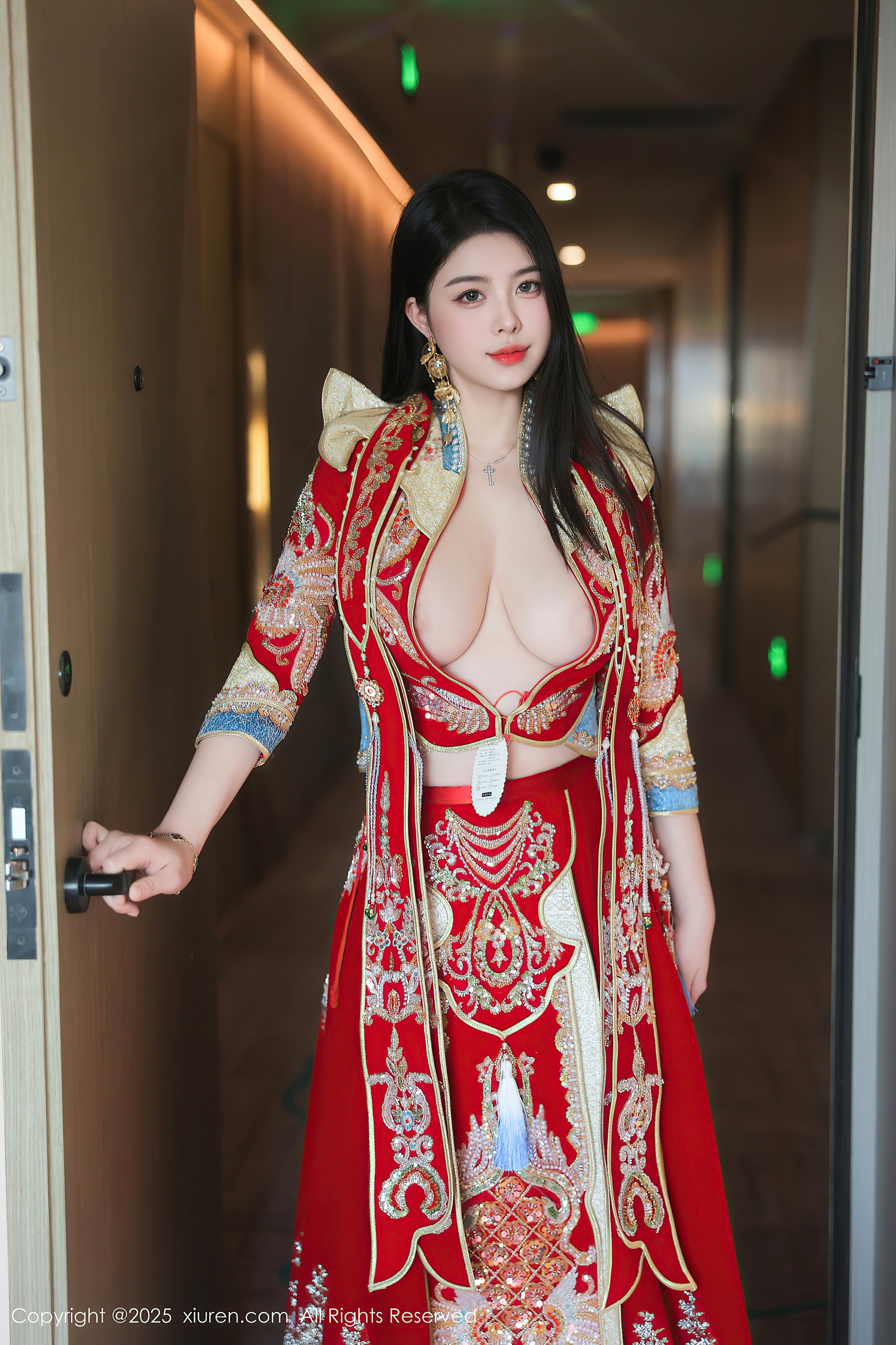 [XiuRen秀人网] No.9869 林若凡F 黑丝美臀 - 爱照片