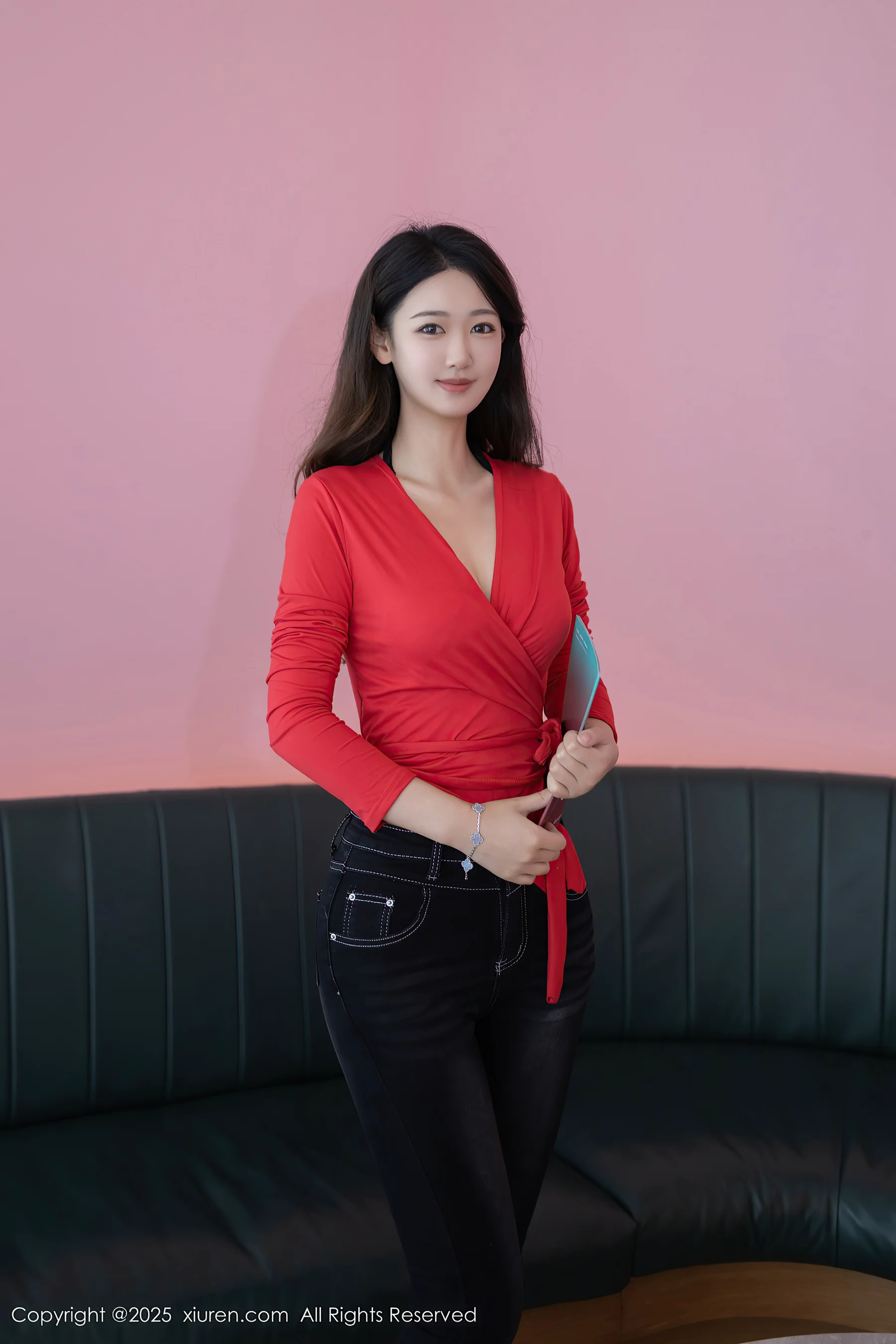 [XiuRen秀人网] No.9894 唐安琪 美腿丝袜 - 爱照片
