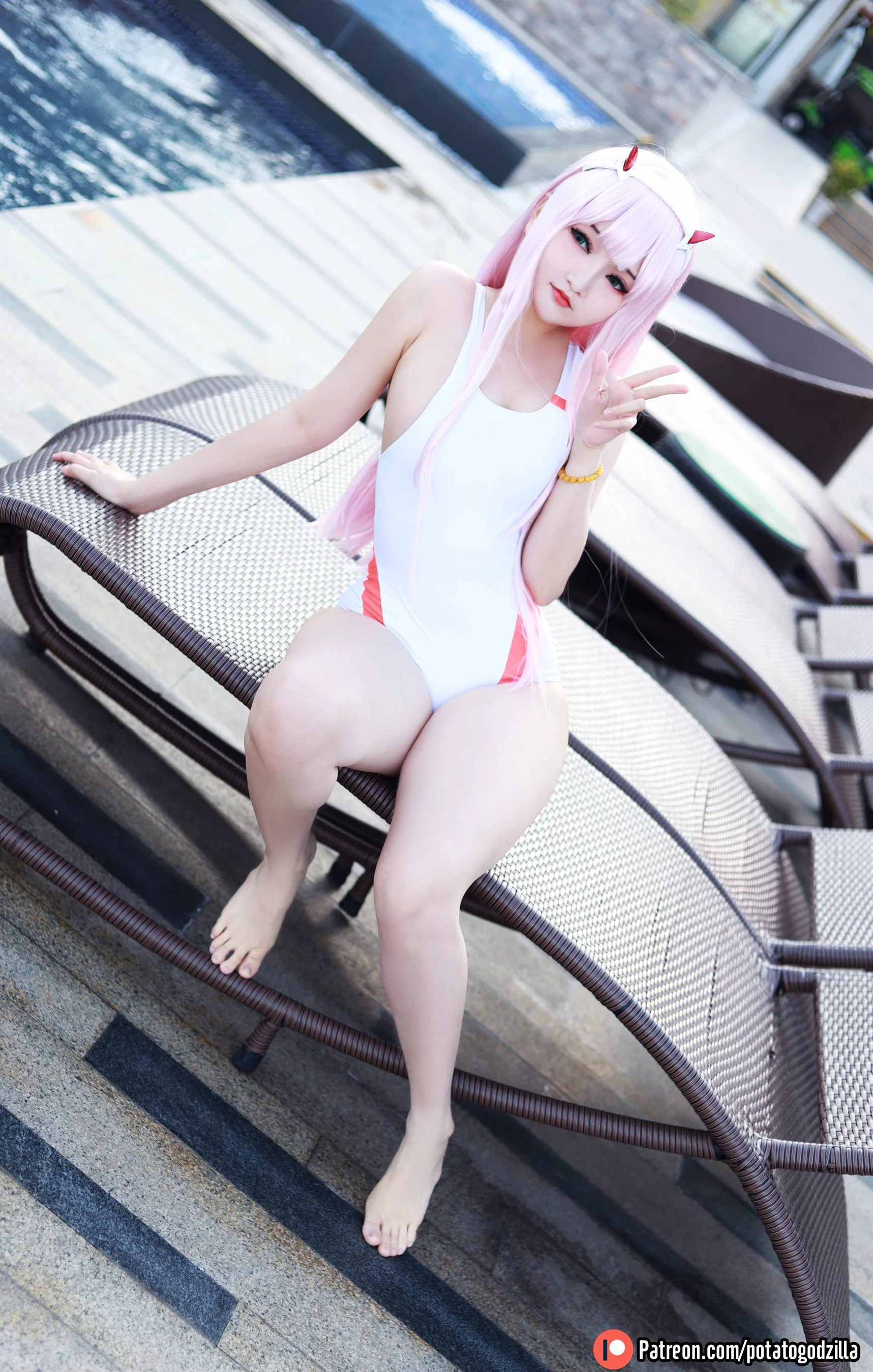 Potato Godzilla – Zero Two Swimsuit - 爱照片