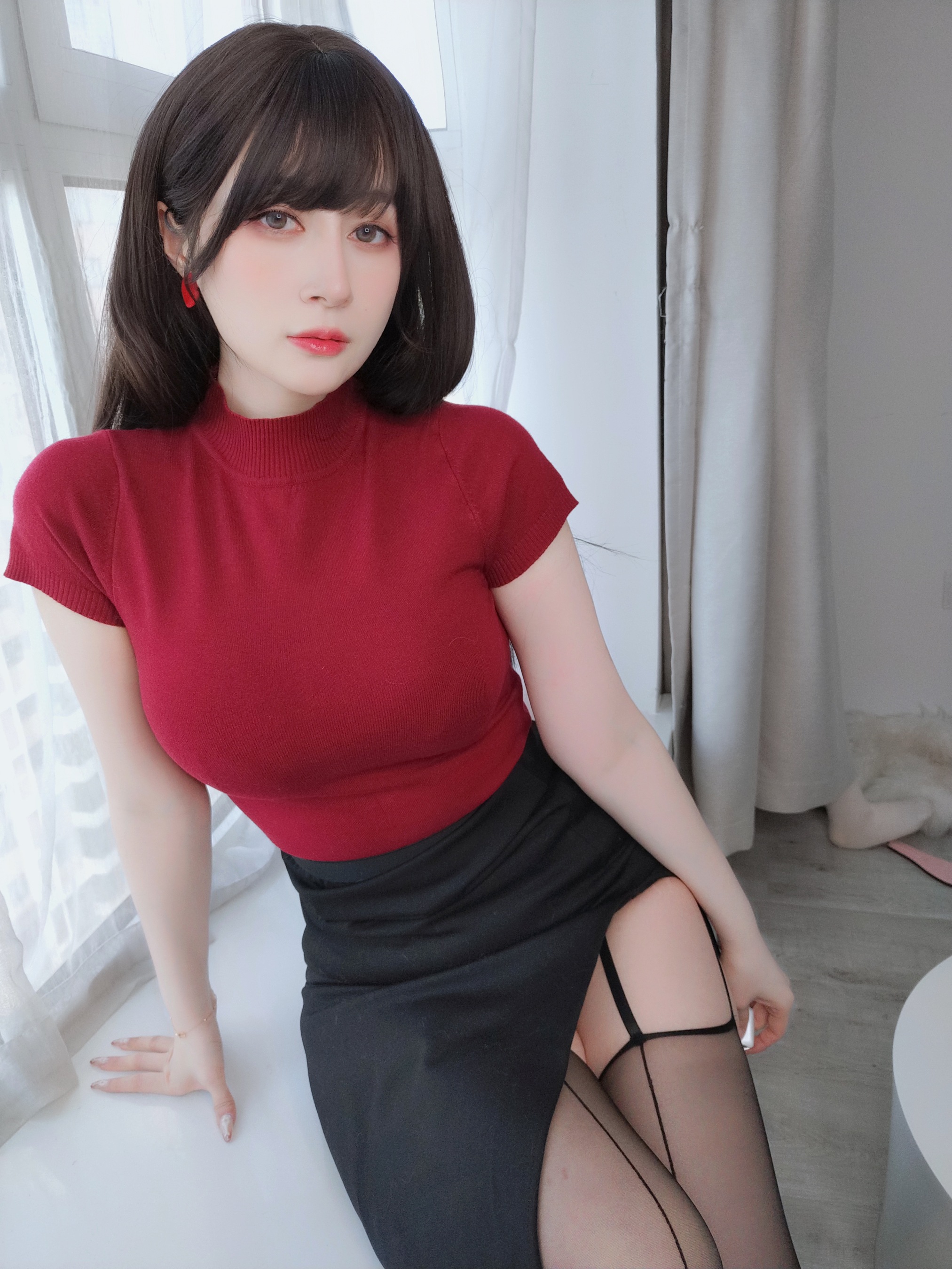 白银81 – サスペンダーを履いたお姉さん - 爱照片