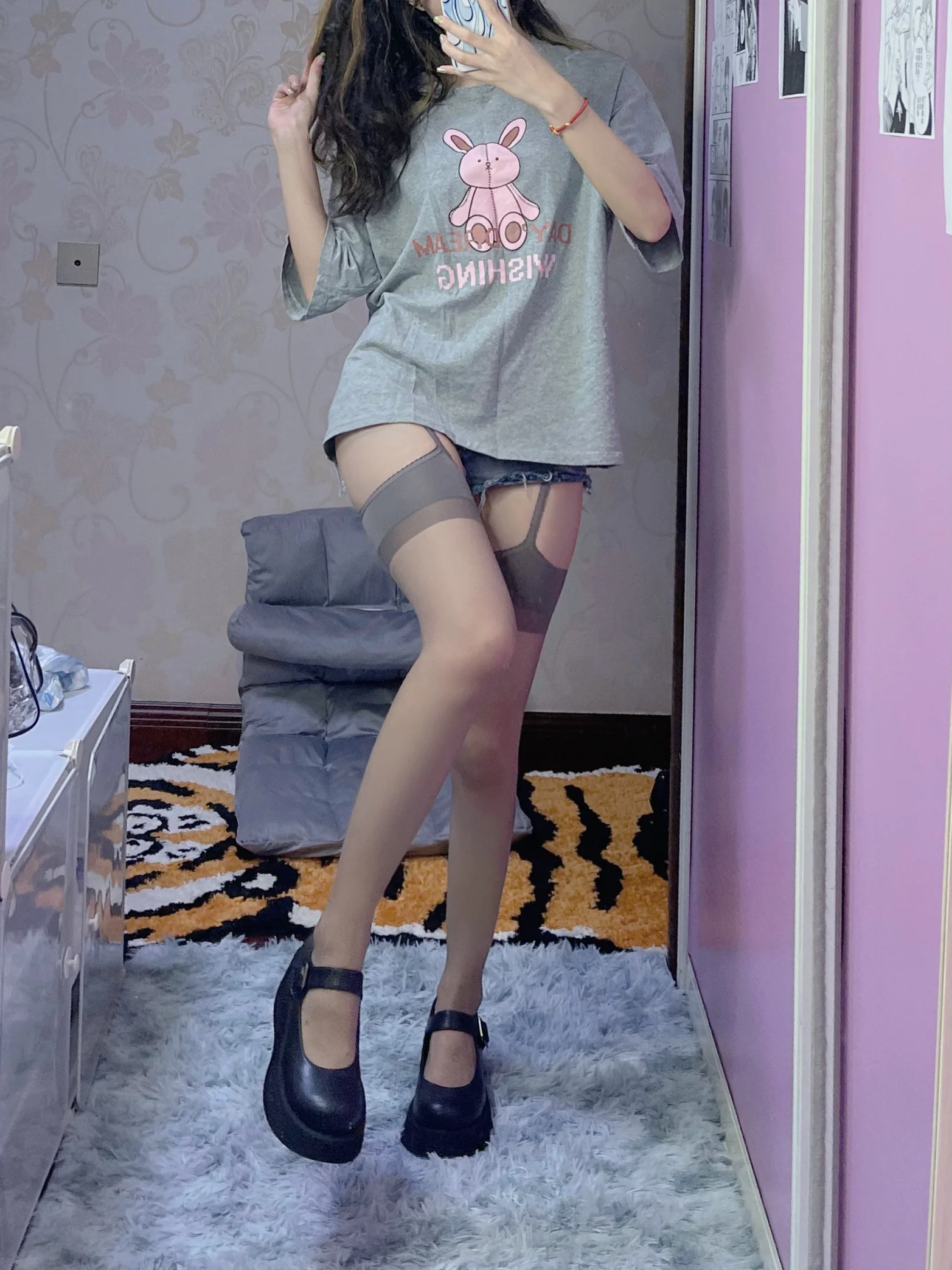 Kettoe – 灰丝吊带裤 - 爱照片