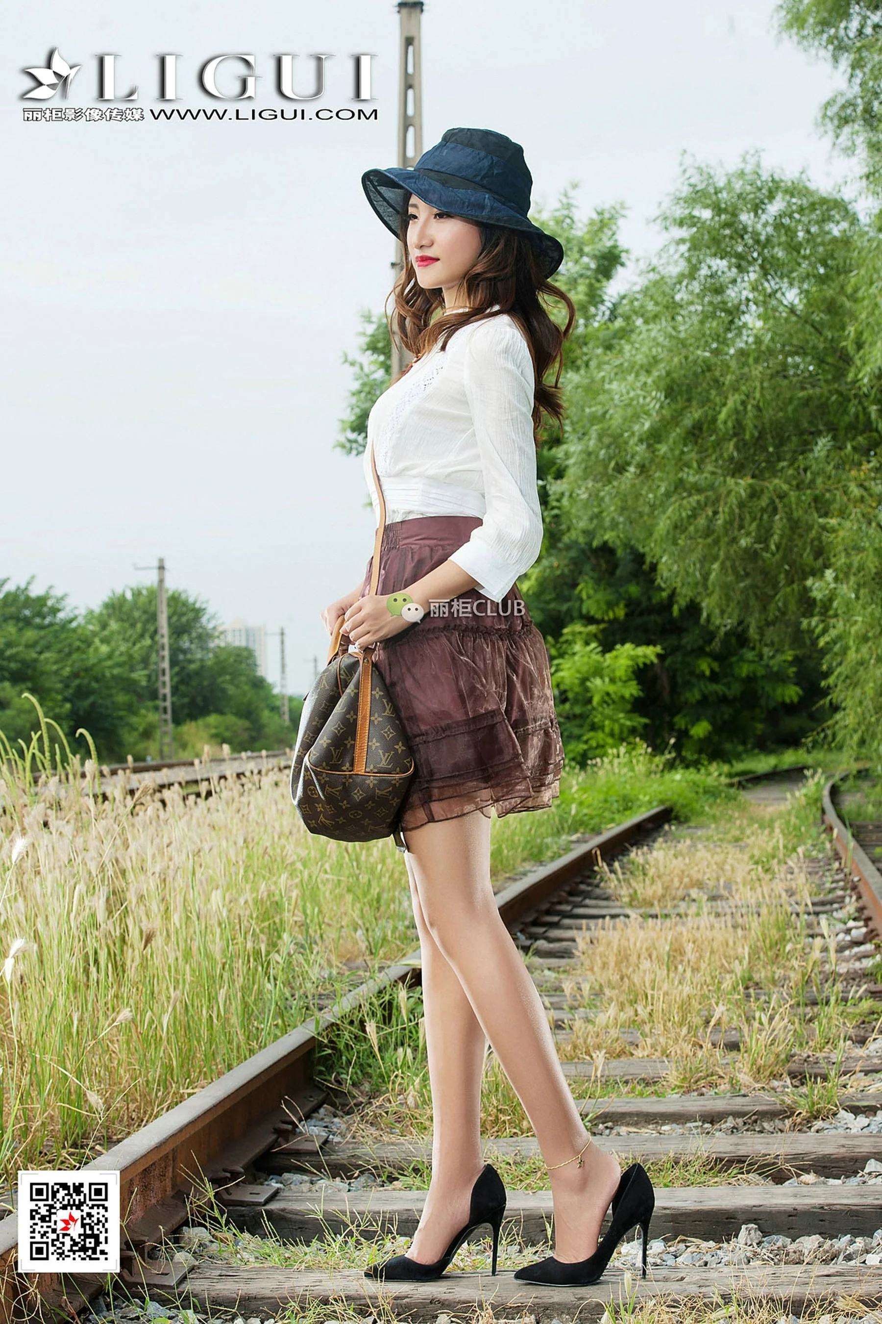 Model 思彤《时尚美腿唯美外拍》 [丽柜Ligui] 写真集 - 爱照片
