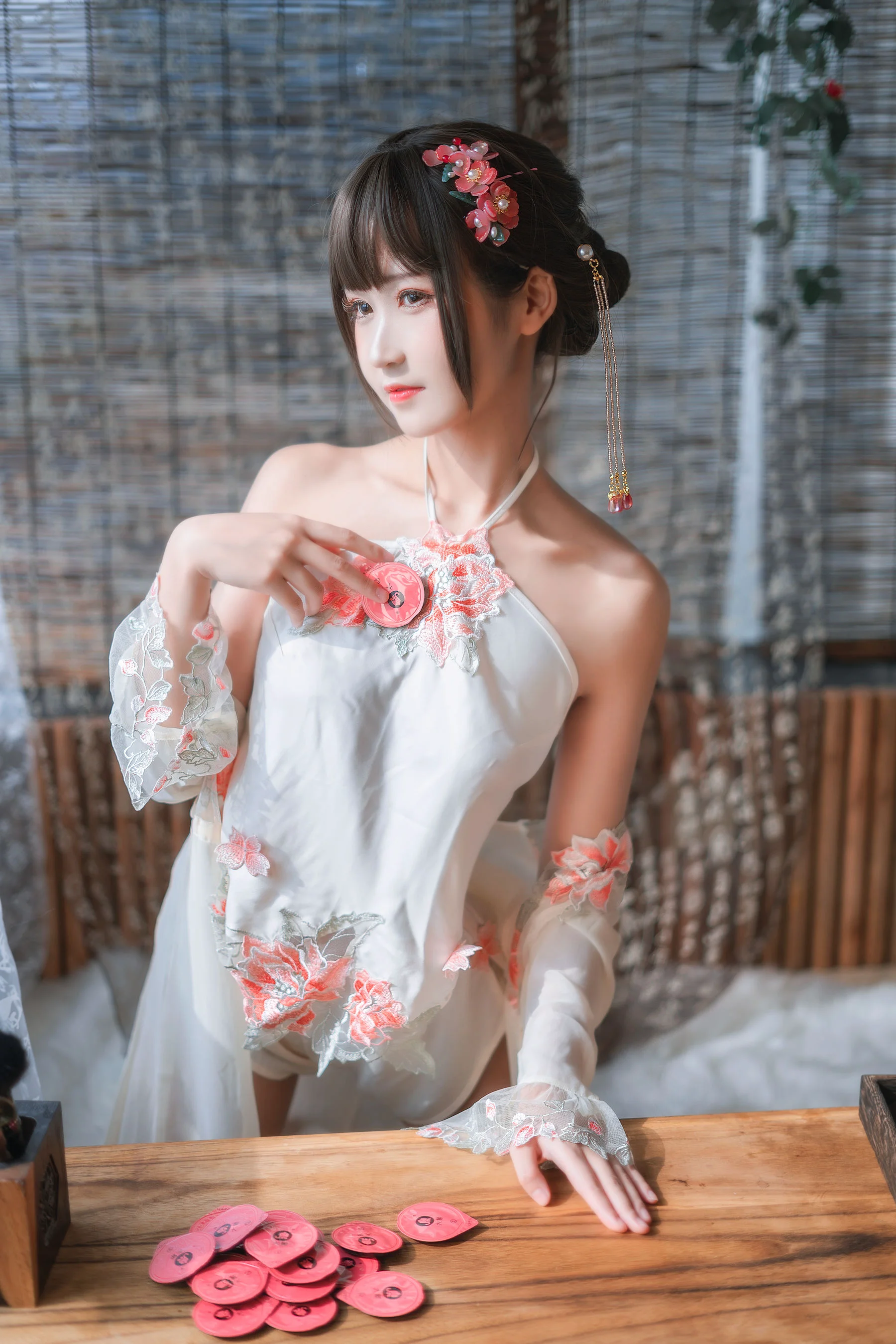 微博妹子三度_69 《肚兜》 写真集 - 爱照片