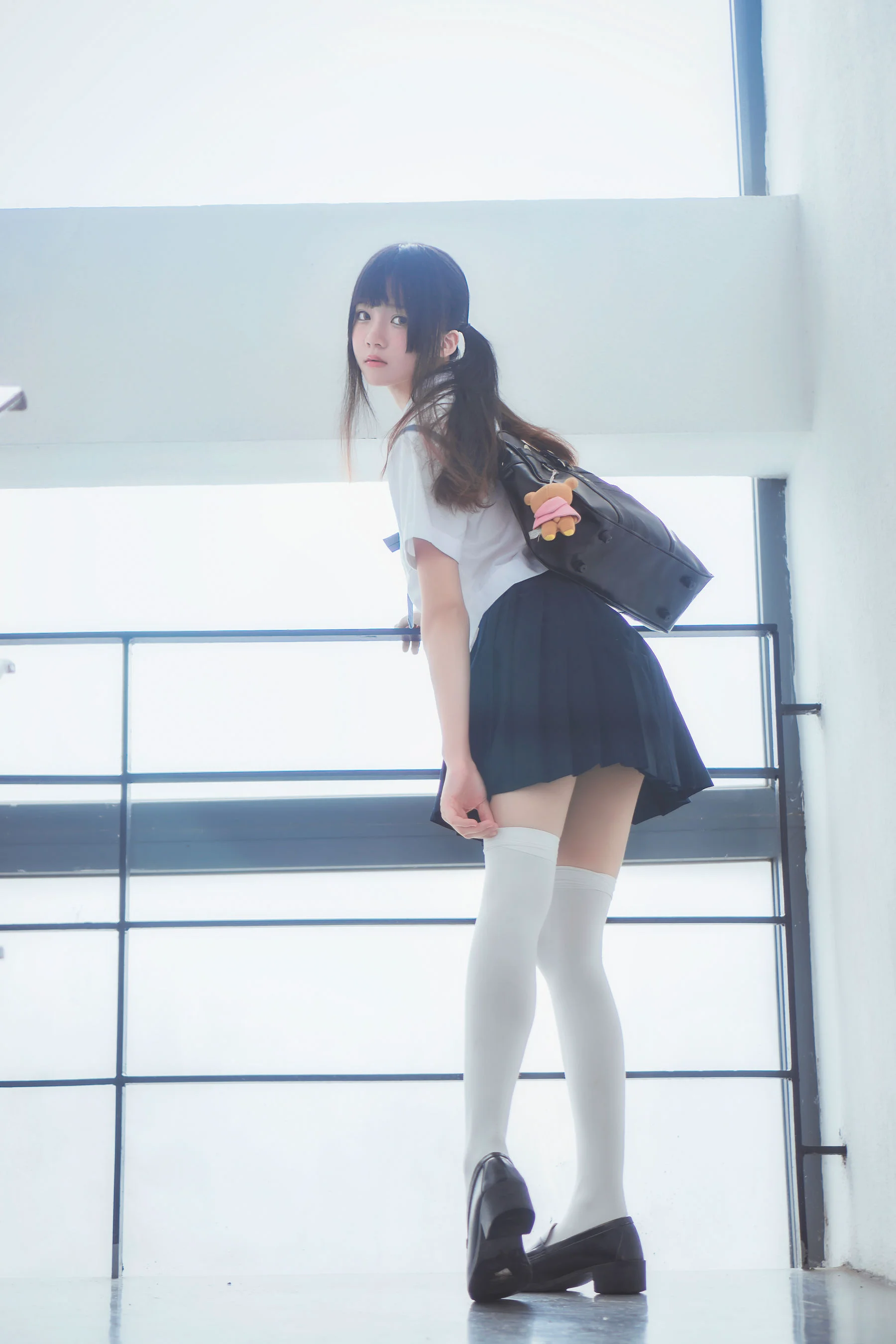 桜桃喵《蓝白水手服》 [萝莉COS] 写真集 - 爱照片