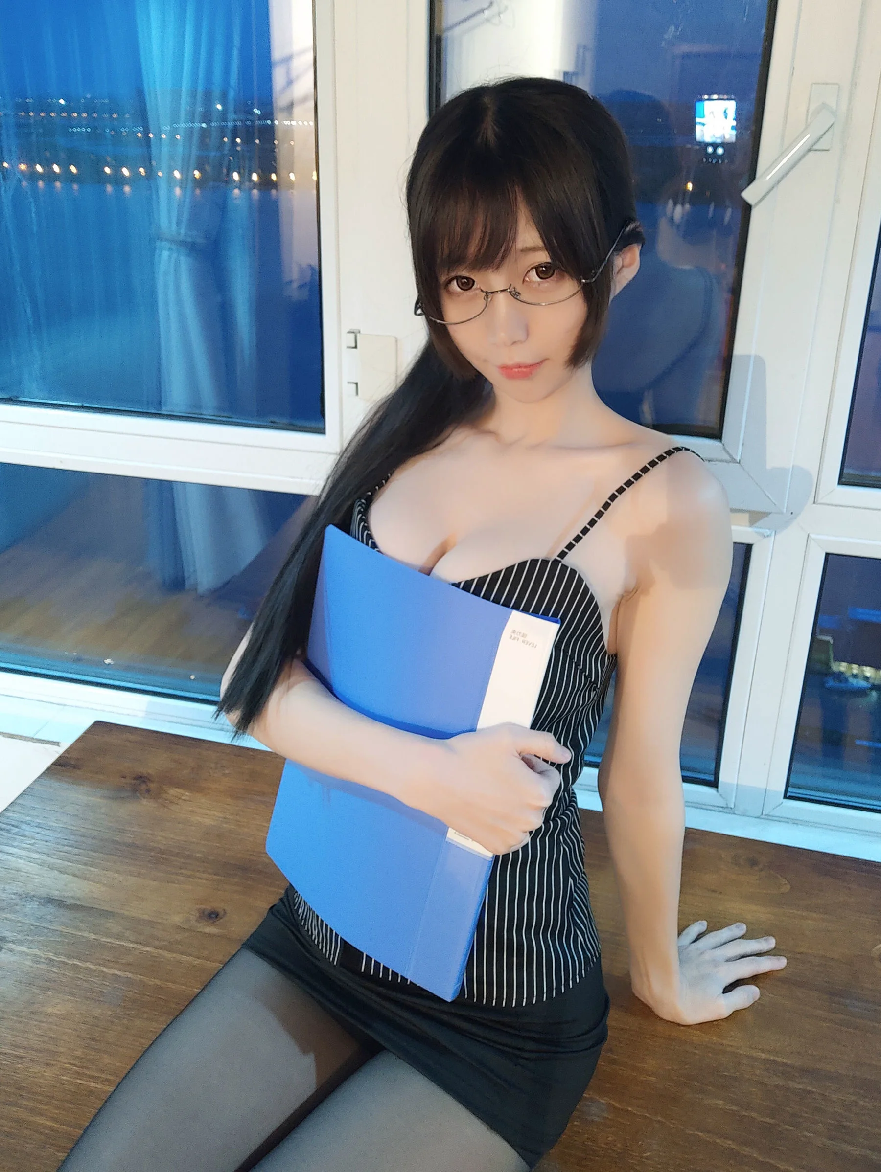 NAGISA魔物喵《自摄系列 专属秘书》 [COSPLAY美女] 写真集 - 爱照片