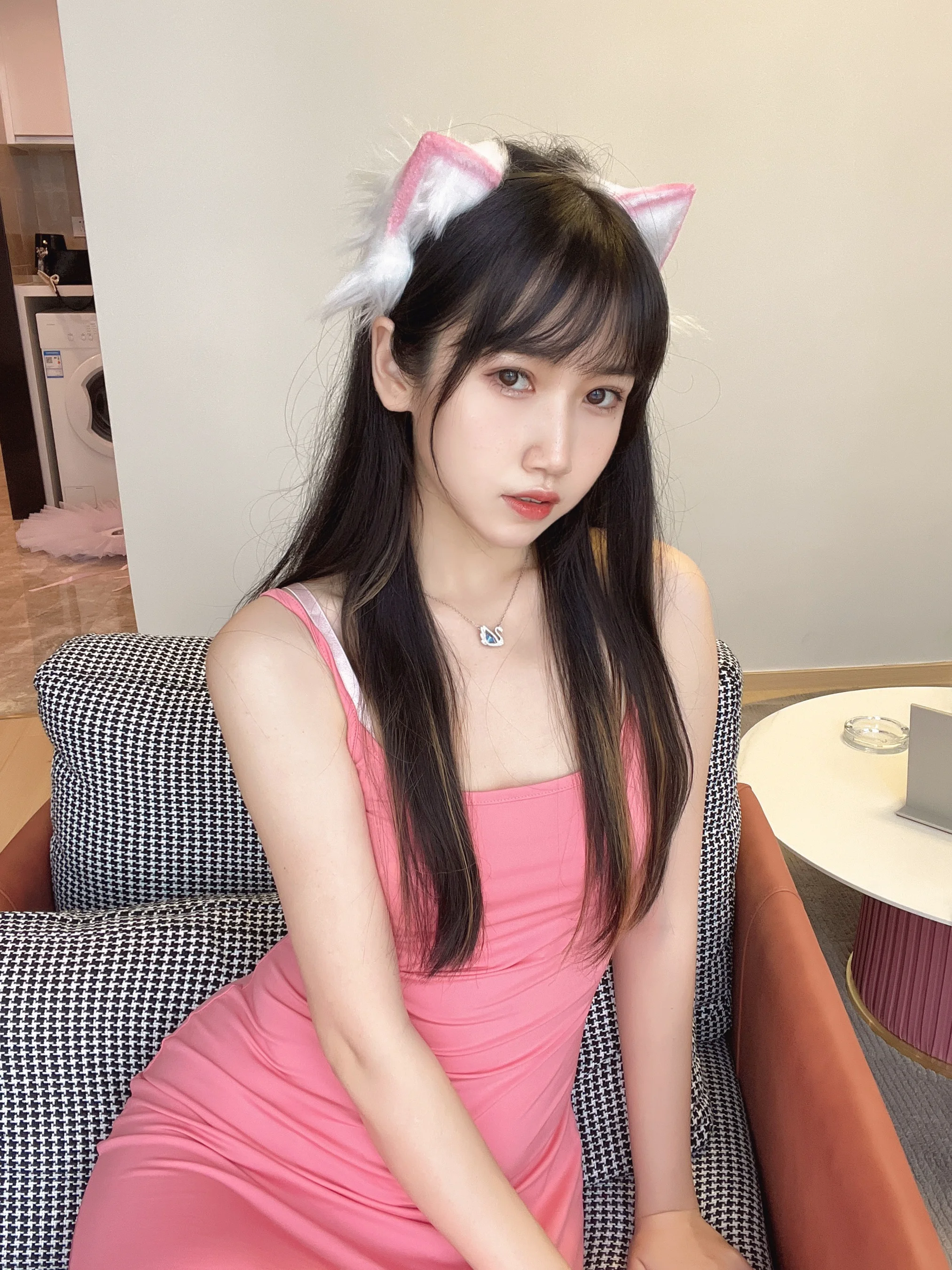 不呆猫 – 浴室粉色激凸人妻 - 爱照片