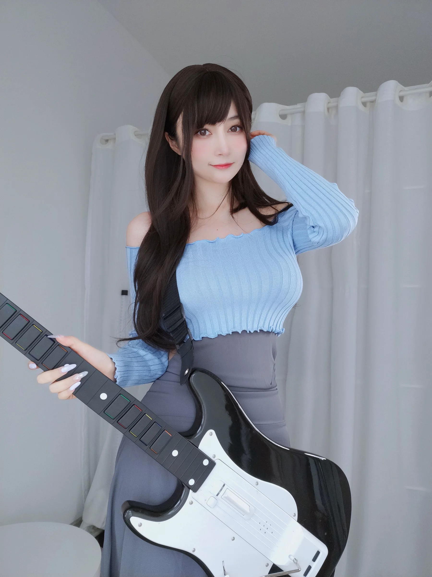 [网红COSER写真] 白银 – 吉他妹妹 - 爱照片