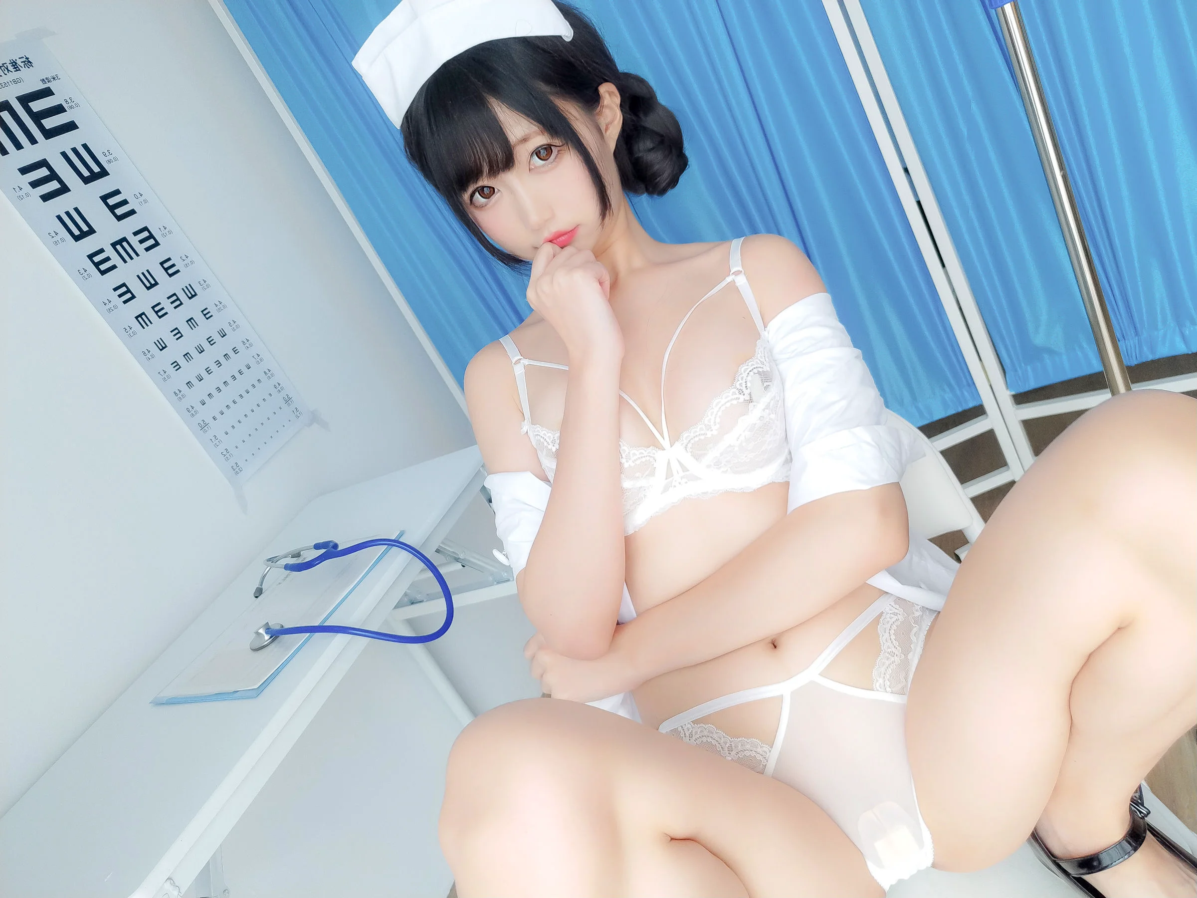 [网红COSER写真] NAGISA魔物喵 – 看護師が必要ですか？ - 爱照片